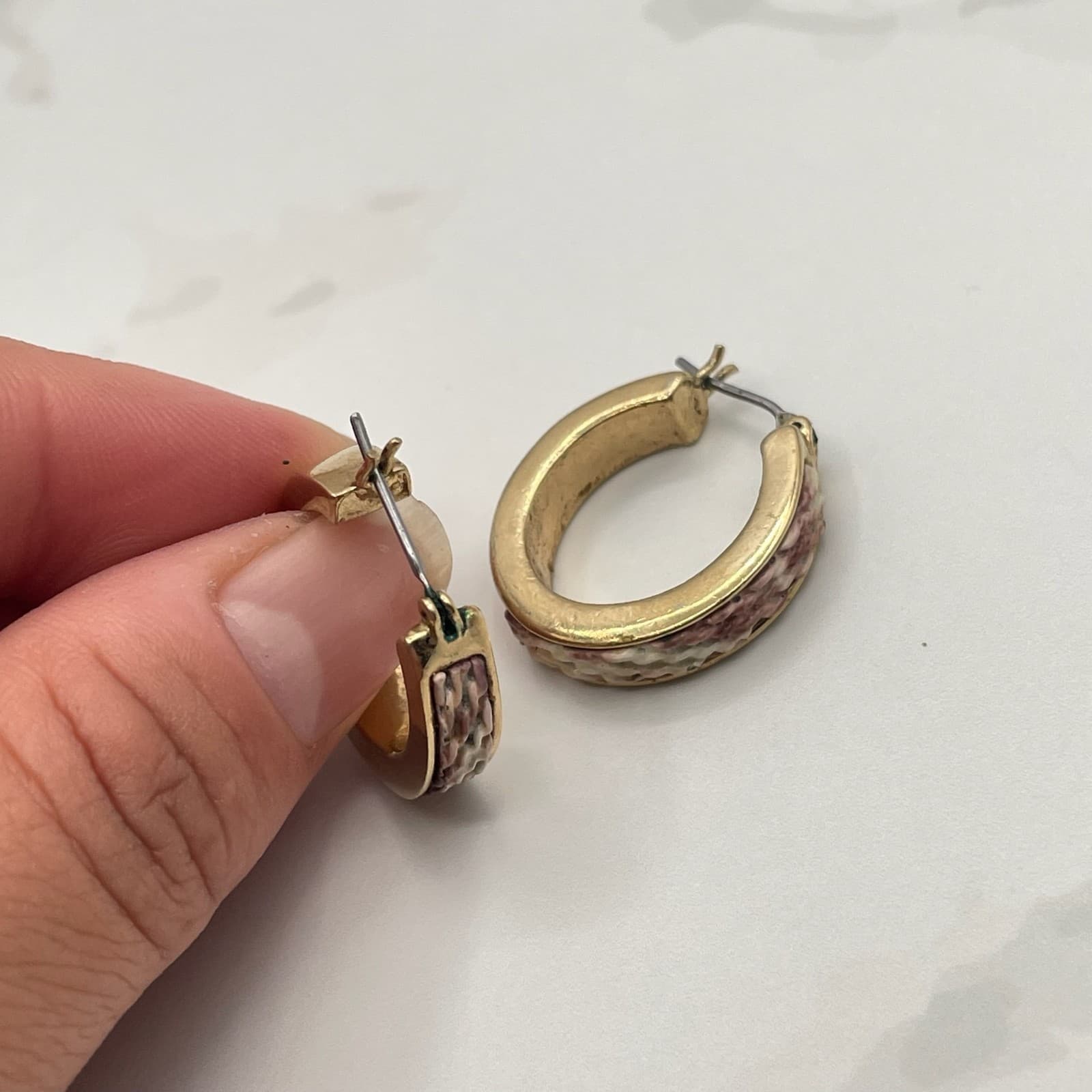 Vintage Gold-Tone Hoop Earrings with Woven-Style Enamel Detail Snap Closure - Thumbnail 6