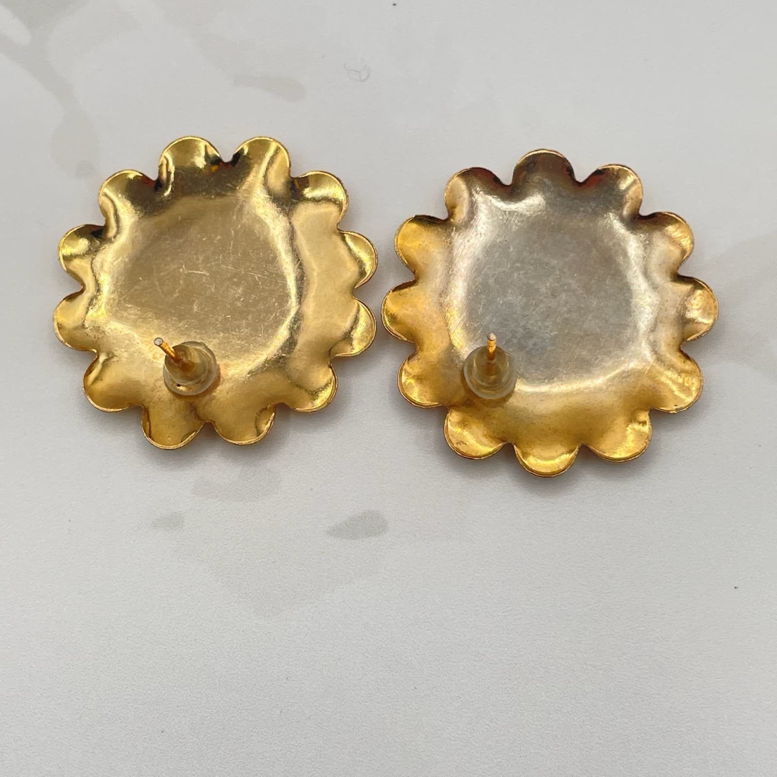 Vintage VTG Gold Tone Stud Earrings Large Flower Bubble Textured Scalloped - Thumbnail 6