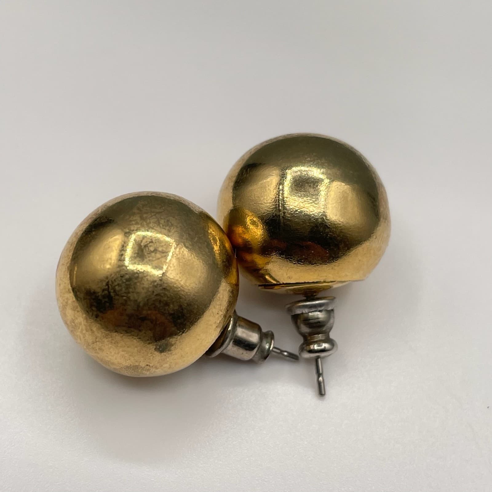 Vintage Large Gold Tone Ball Stud Earrings Shiny Sphere Post Back Style - Thumbnail 6