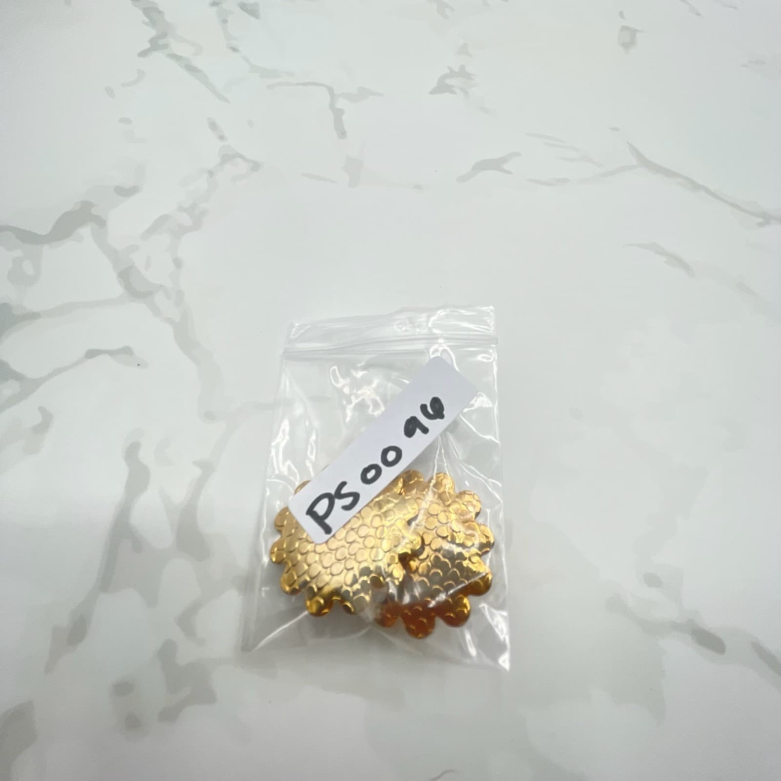 Vintage VTG Gold Tone Stud Earrings Large Flower Bubble Textured Scalloped - Thumbnail 2