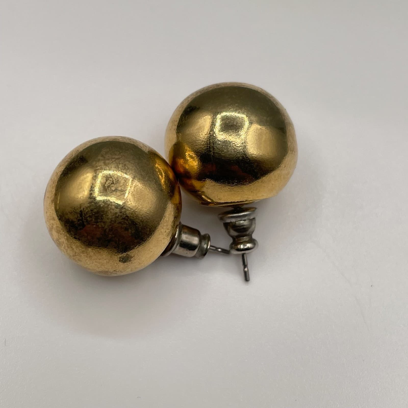 Vintage Large Gold Tone Ball Stud Earrings Shiny Sphere Post Back Style - Thumbnail 4