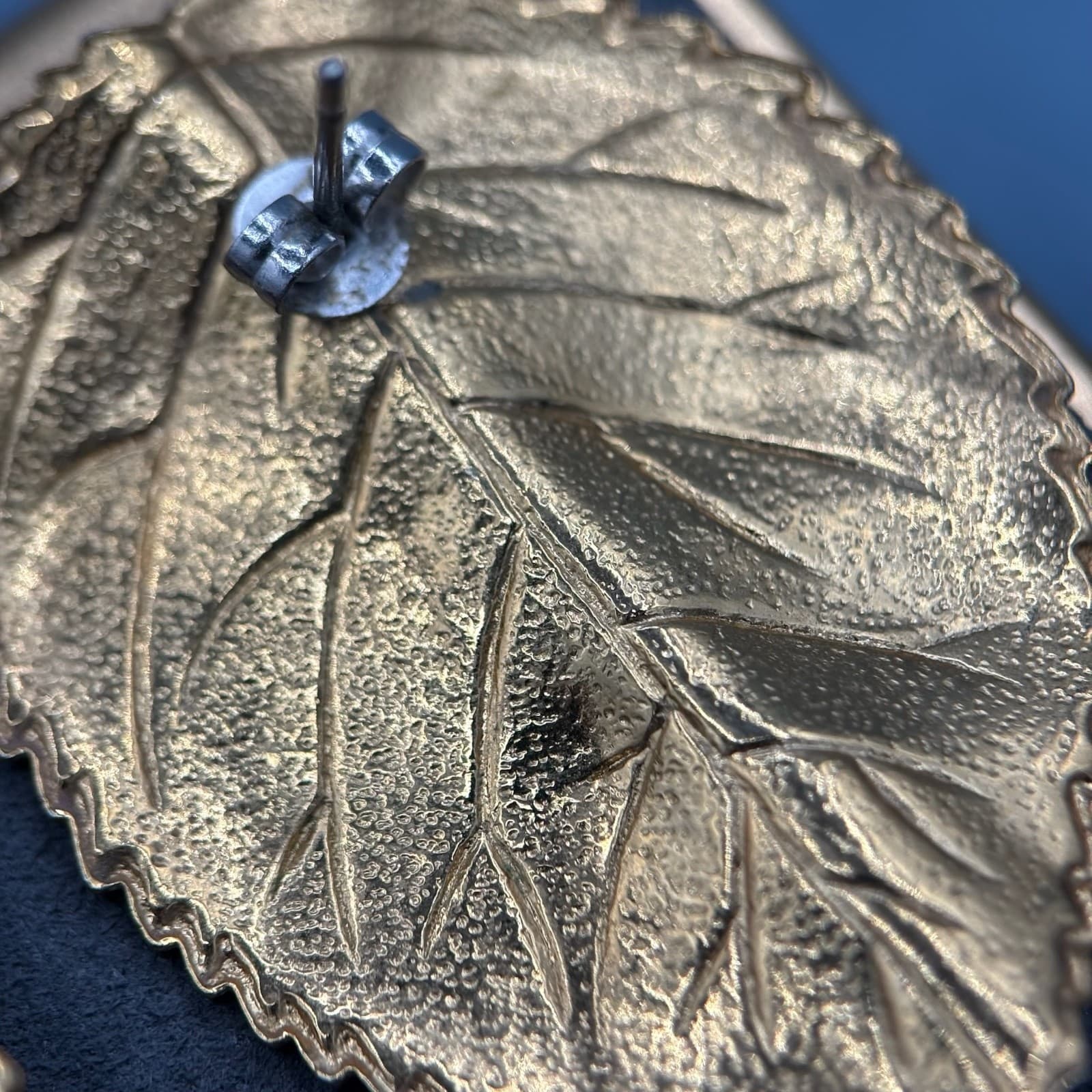 Vintage Gold Tone Textured Leaf Clip On Earrings Statement Jewelry Chunky Y2K - Thumbnail 4