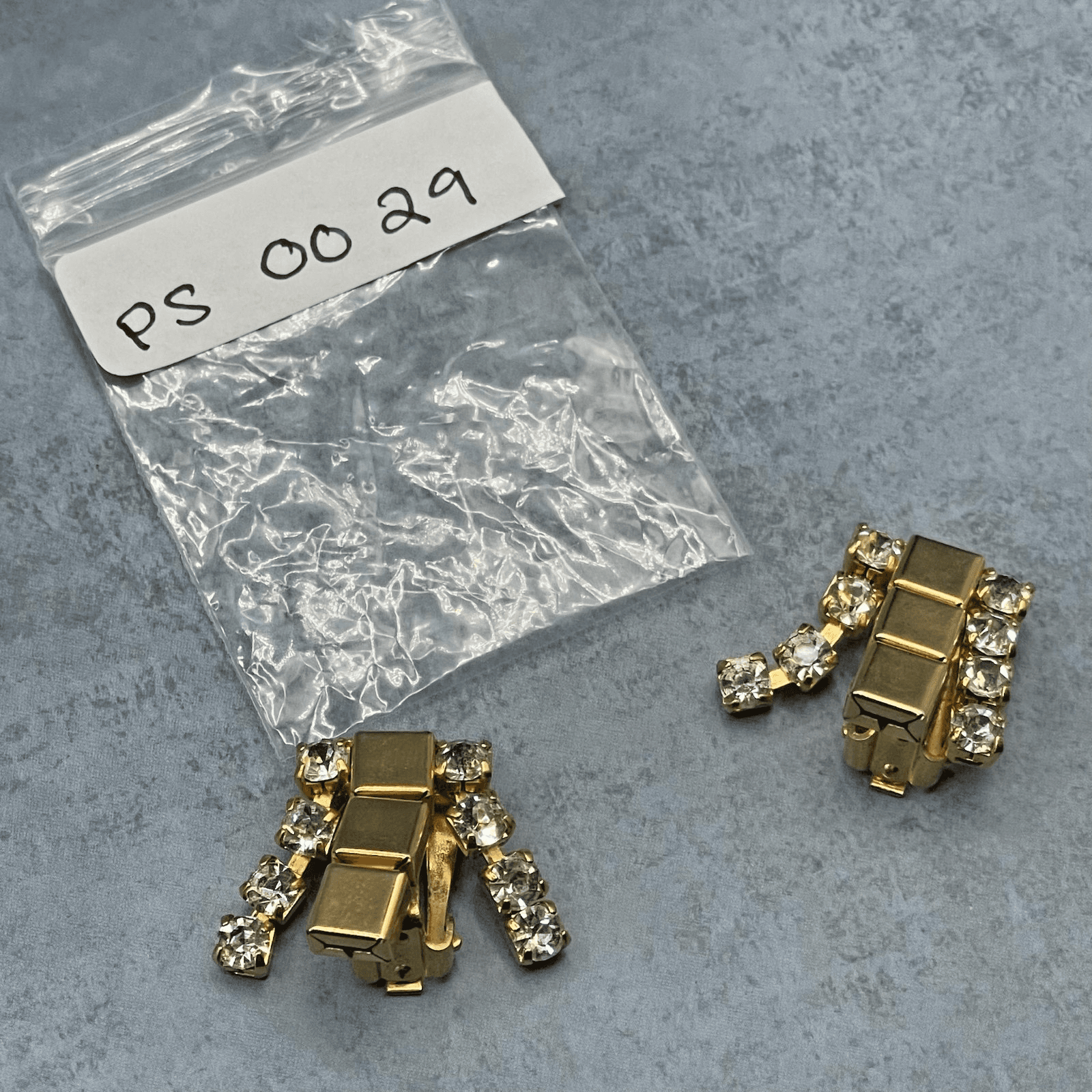 Vintage Deco Style Rectangular Shape Goldtone Rhinestone Clip Earrings - Thumbnail 6