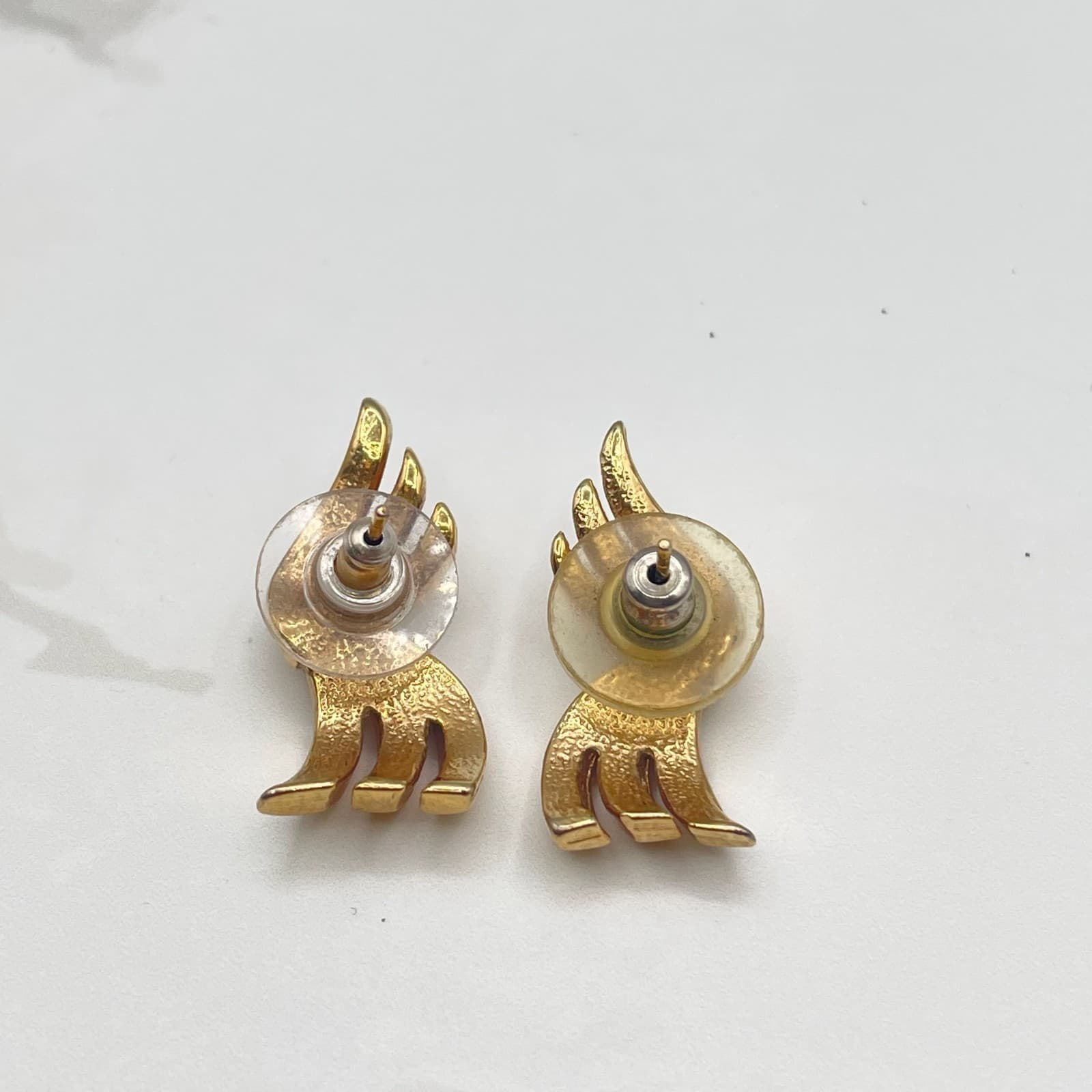 Vintage VTG Gold Tone Sweeping Ribbon Earrings Abstract Wave Modernist Statement - Thumbnail 7