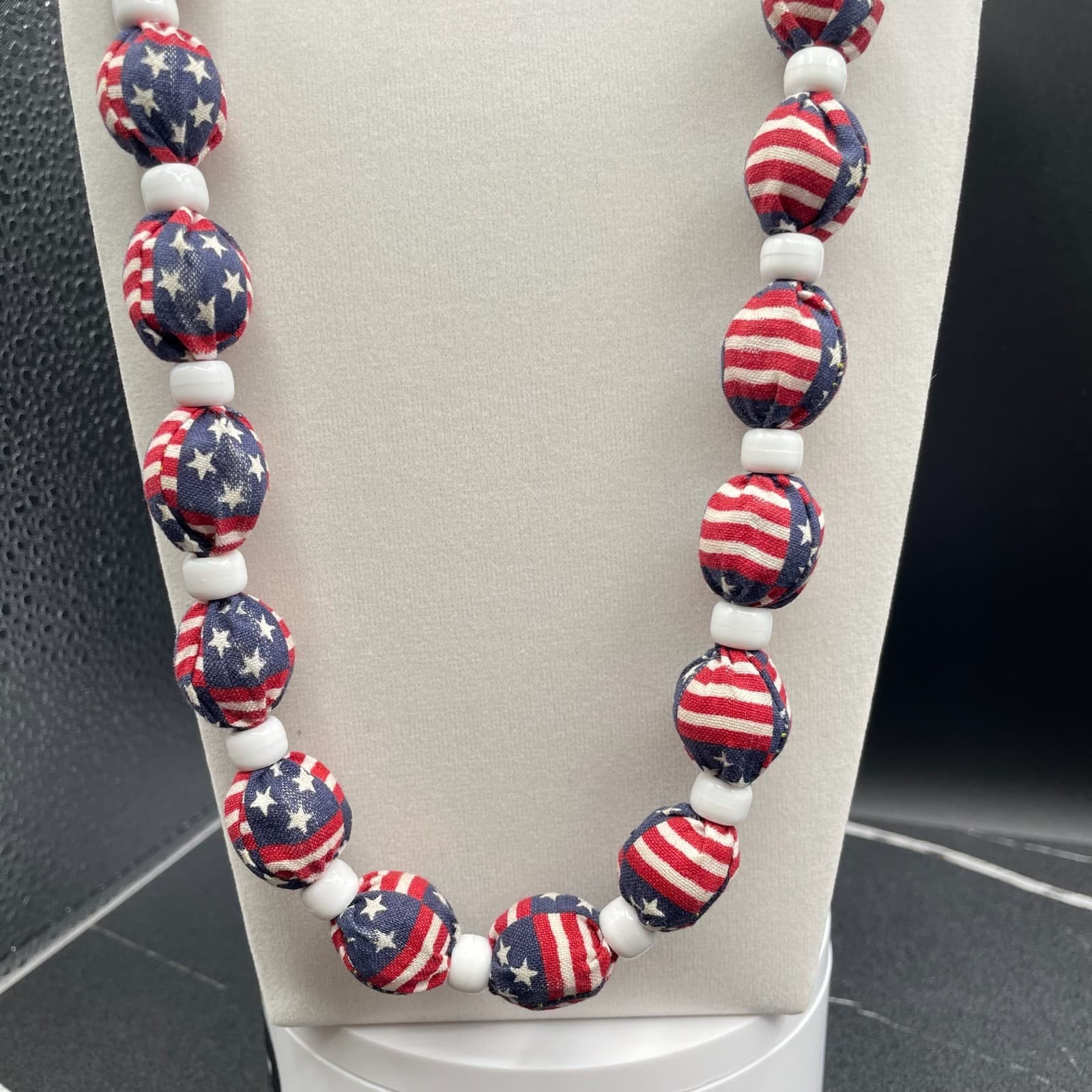 Vintage American Multicolor Beaded Lightweight Novelty USA Flag Patriotic - Thumbnail 8
