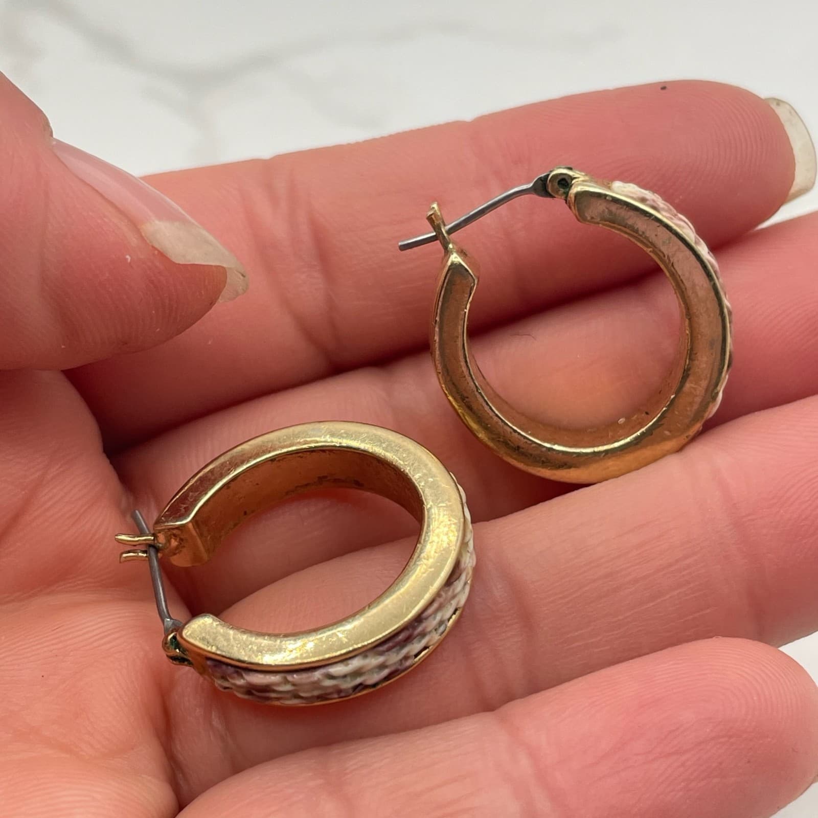Vintage Gold-Tone Hoop Earrings with Woven-Style Enamel Detail Snap Closure - Thumbnail 10