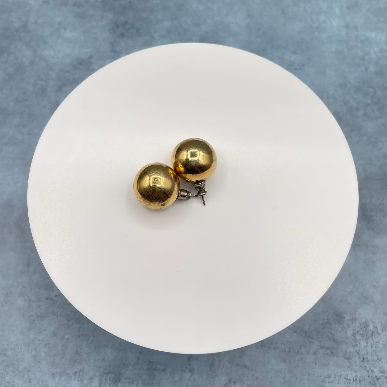 Vintage Large Gold Tone Ball Stud Earrings Shiny Sphere Post Back Style - Thumbnail 2