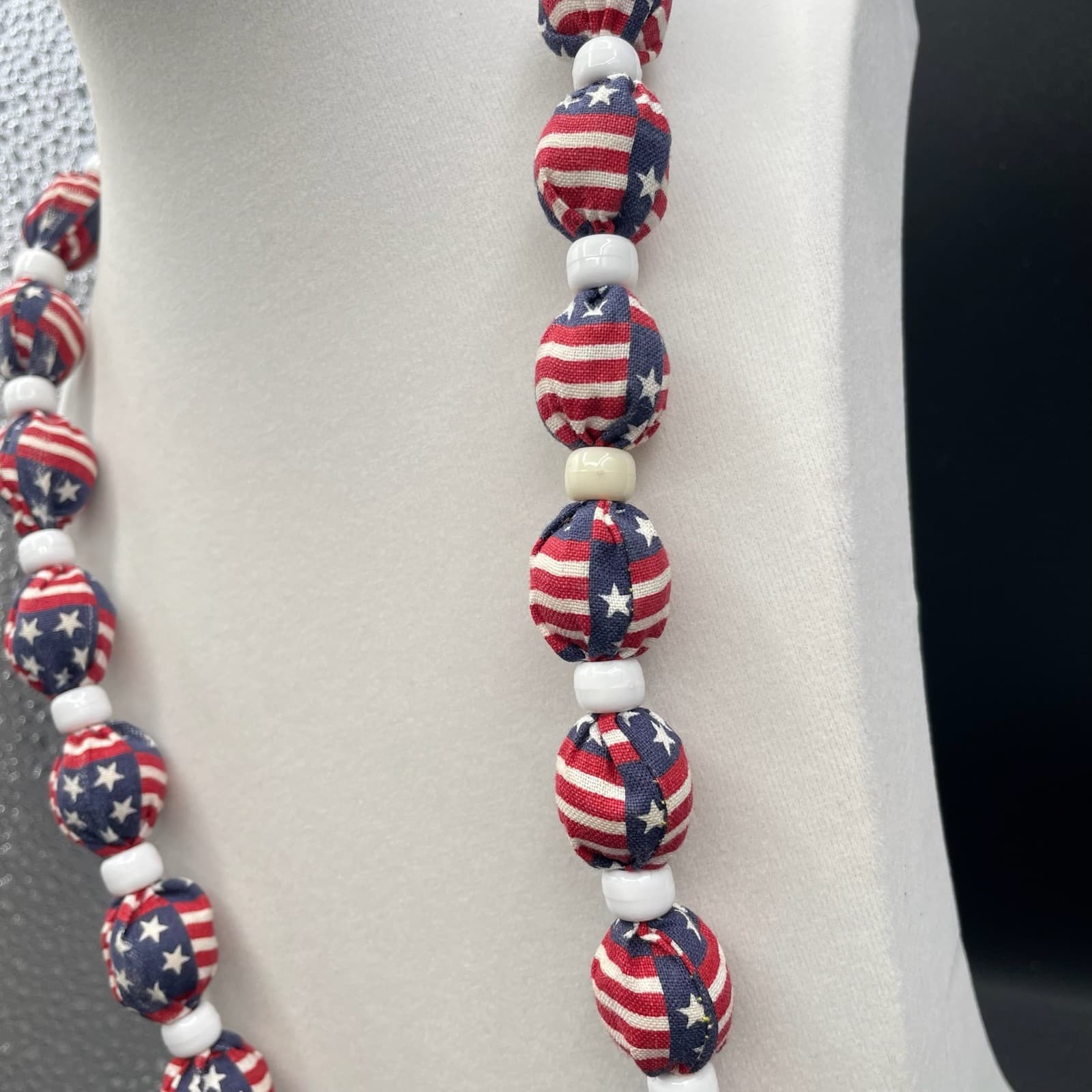 Vintage American Multicolor Beaded Lightweight Novelty USA Flag Patriotic - Thumbnail 9