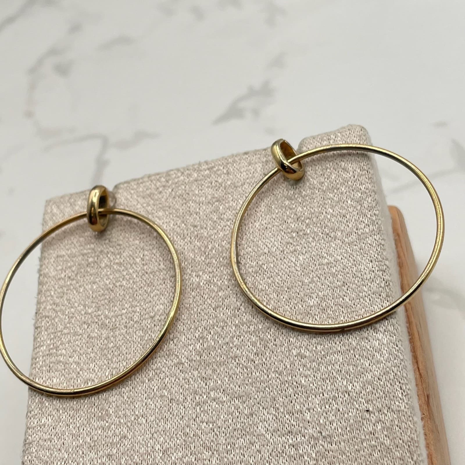 Vintage Gold Tone Circle Drop Hoop Earrings Classic Retro Costume Jewelry - Thumbnail 11