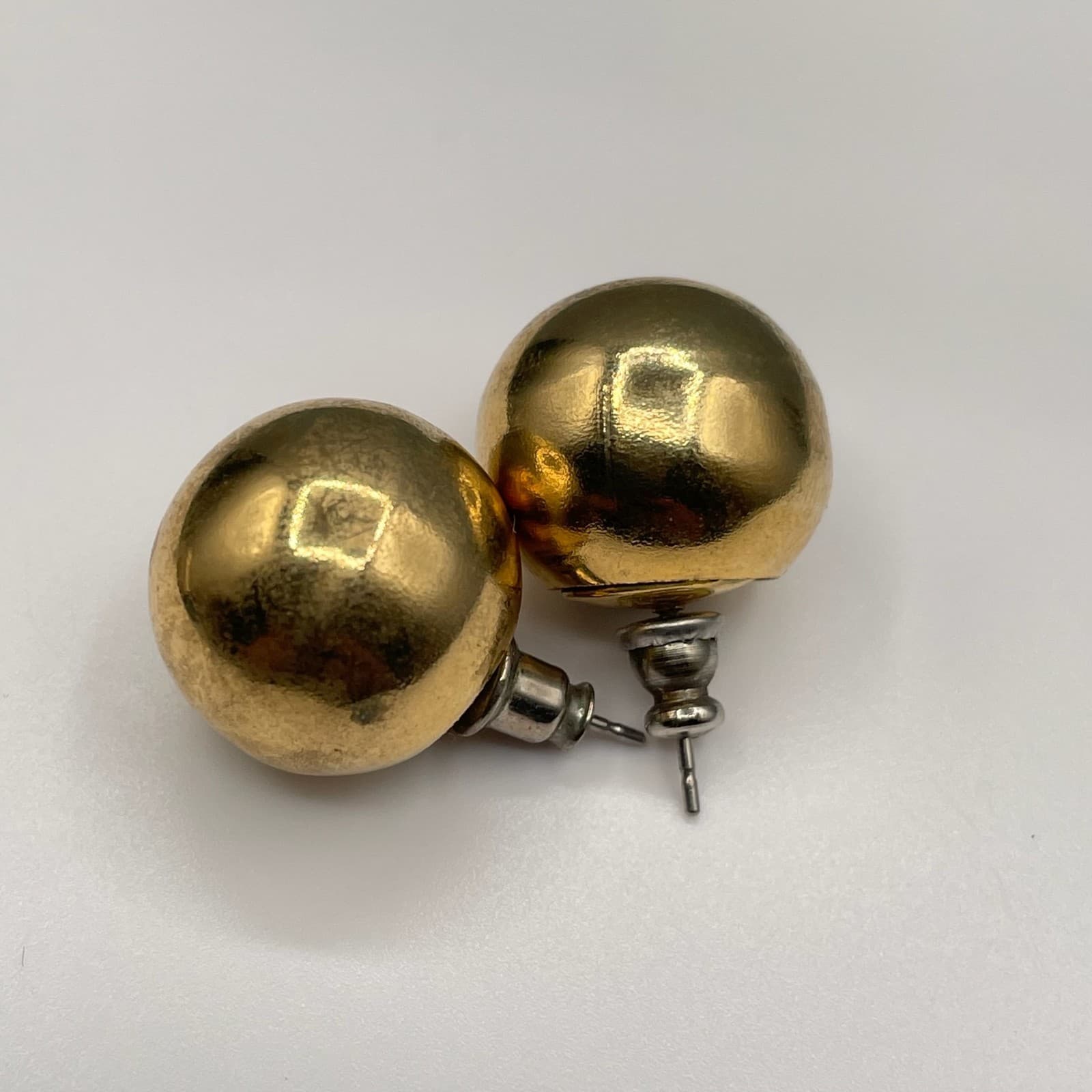 Vintage Large Gold Tone Ball Stud Earrings Shiny Sphere Post Back Style - Thumbnail 5