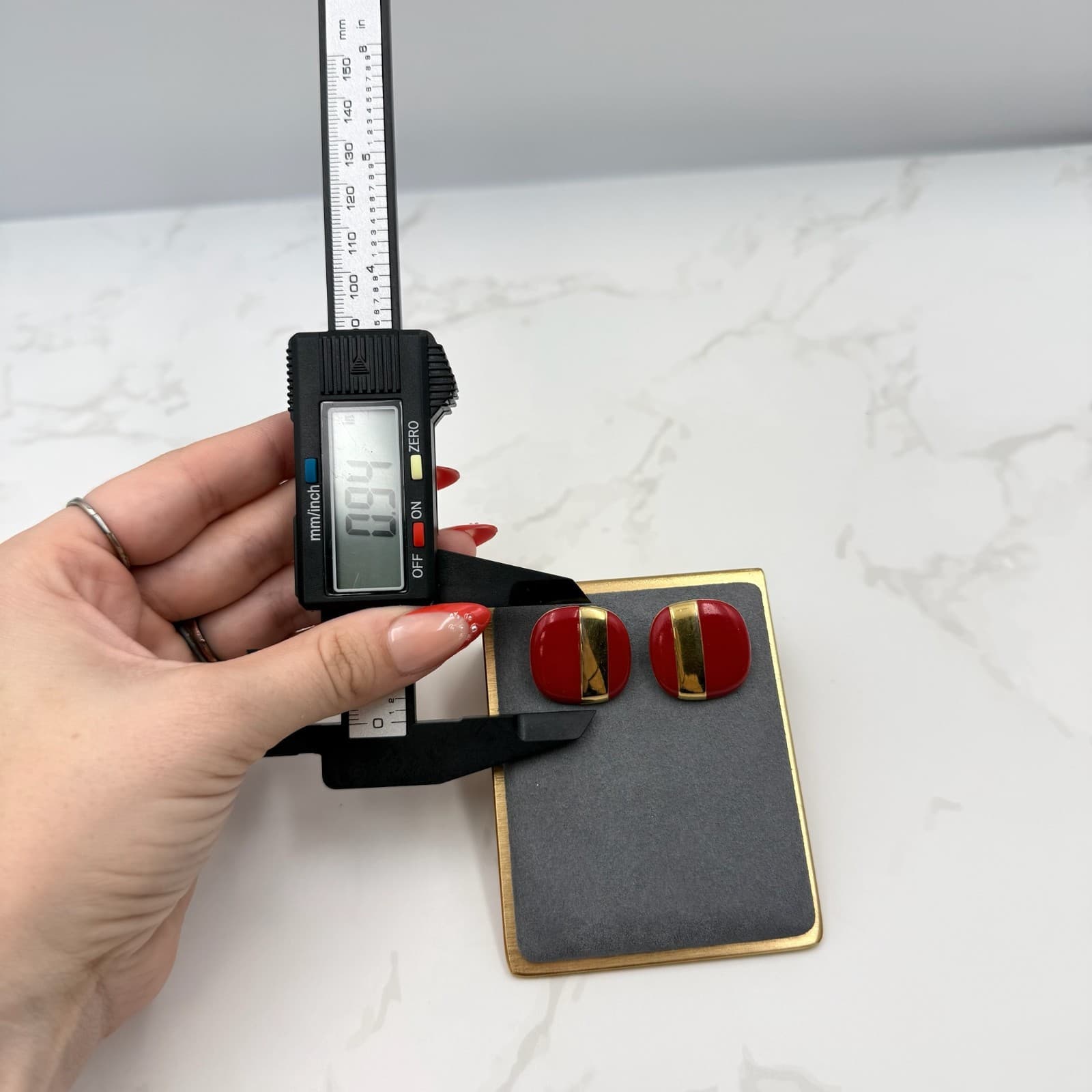 Vintage Womens Red Enamel Gold Tone Clip-On Square Disc Beauty Earrings - Thumbnail 9