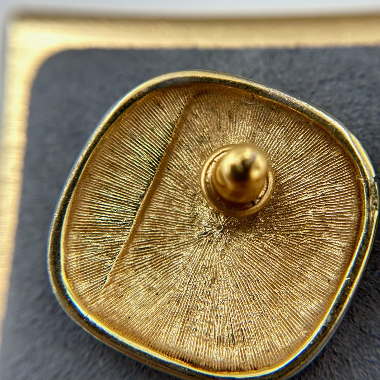 Vintage Womens Red Enamel Gold Tone Clip-On Square Disc Beauty Earrings - Thumbnail 8