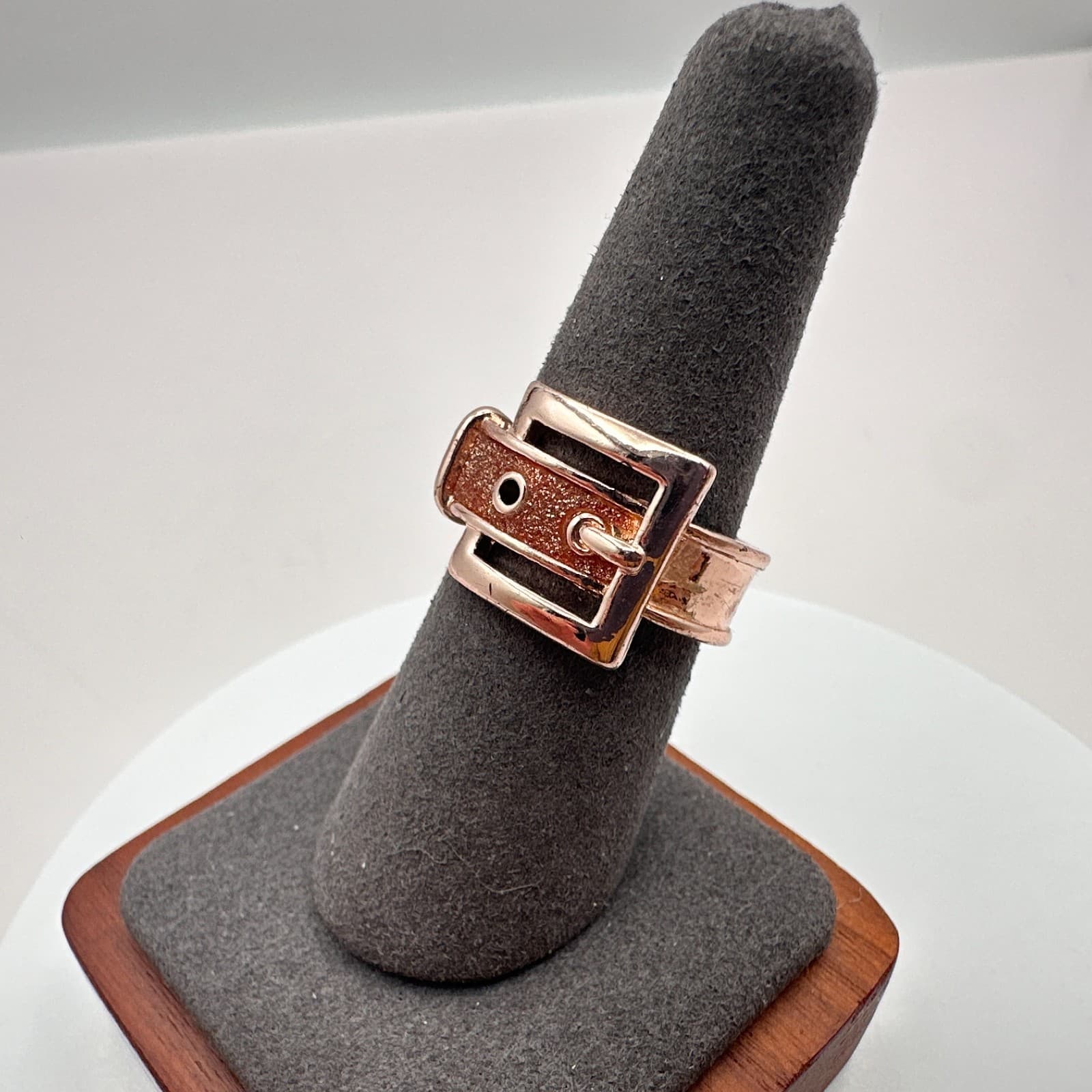 Vintage 90s Rose Gold Tone Resin Belt Buckle Fashion Ring Statement Jewelry - Thumbnail 4