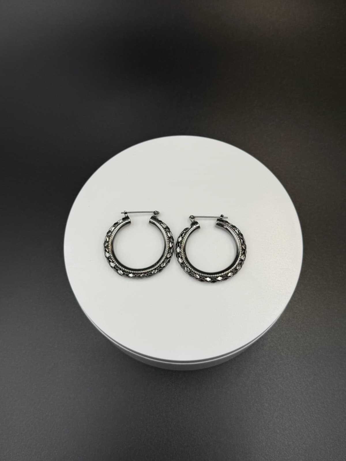 Vintage Etched Pattern Silver-Toned Fashion Collectible Huggie Hoop Earrings - Thumbnail 6