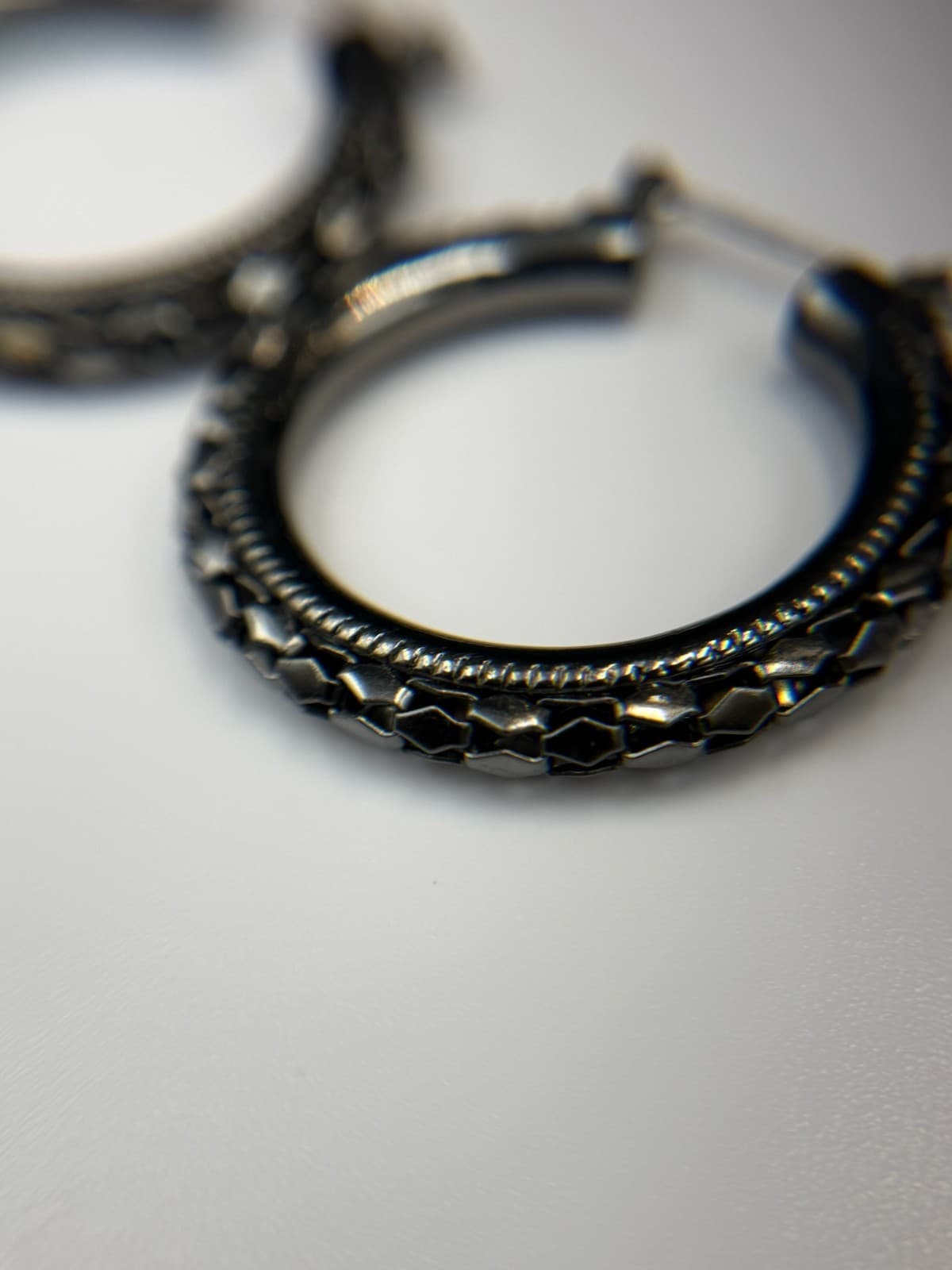 Vintage Etched Pattern Silver-Toned Fashion Collectible Huggie Hoop Earrings - Thumbnail 8