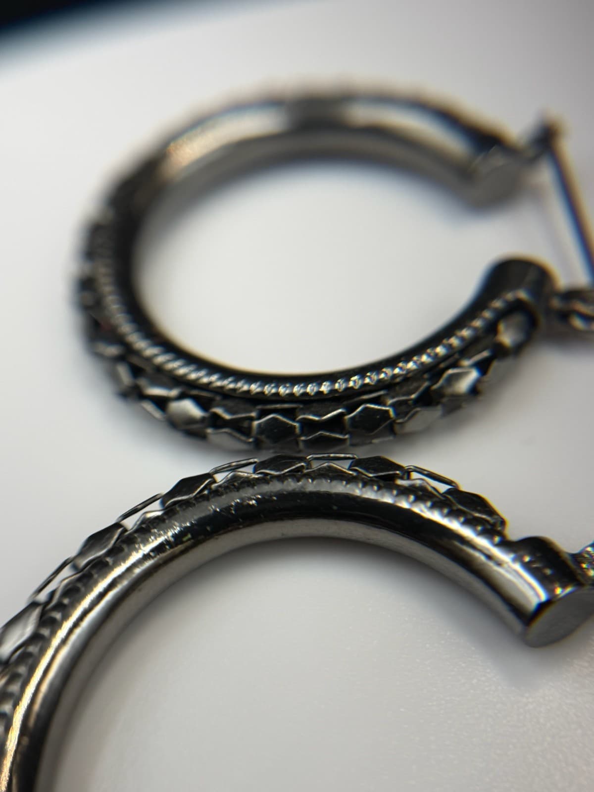 Vintage Etched Pattern Silver-Toned Fashion Collectible Huggie Hoop Earrings - Thumbnail 10