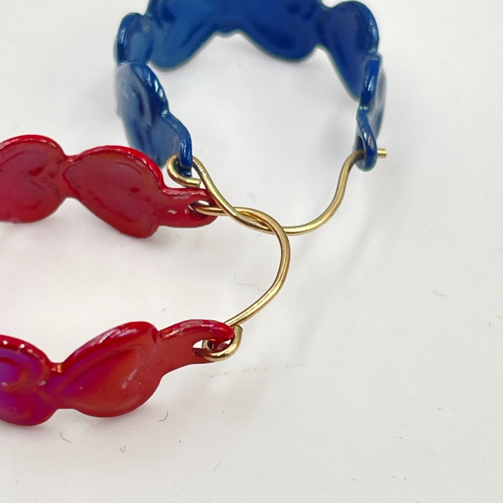 Vintage Y2K Gold-Tone Blue Red Iridescent Enamel Heart-Patterned Hoop Earrings - Thumbnail 4
