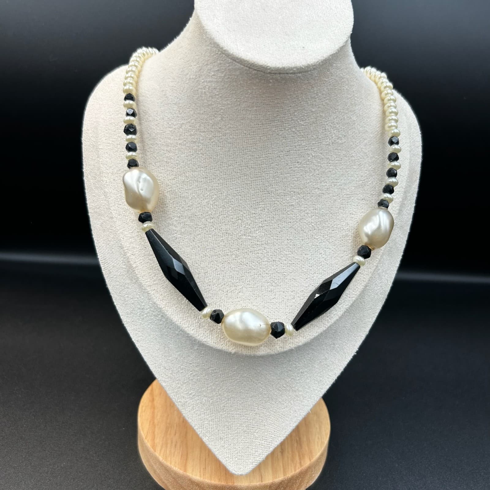 Vintage Black Agate and White Cultured Pearl Beaded Necklace Fashion 19'' - Image 1