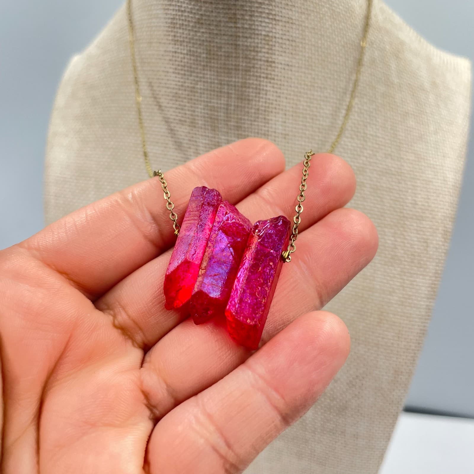 Gold-Tone Iridescent Sheen Raw Quartz Crystal Points Pendant Push Lock Necklace - Thumbnail 3