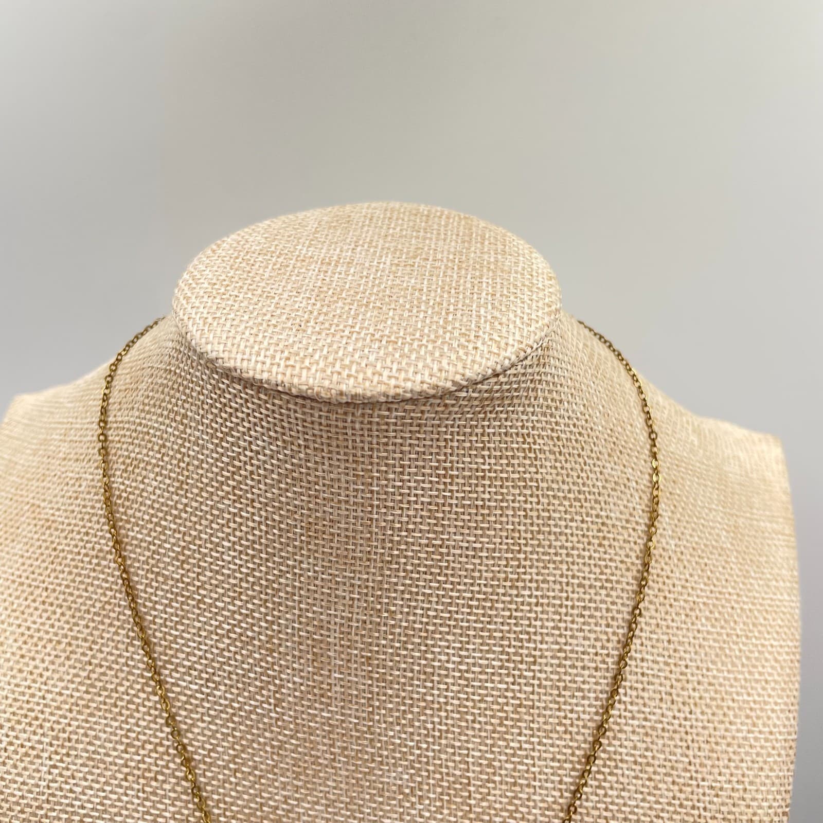 Gold-Tone Iridescent Sheen Raw Quartz Crystal Points Pendant Push Lock Necklace - Thumbnail 2