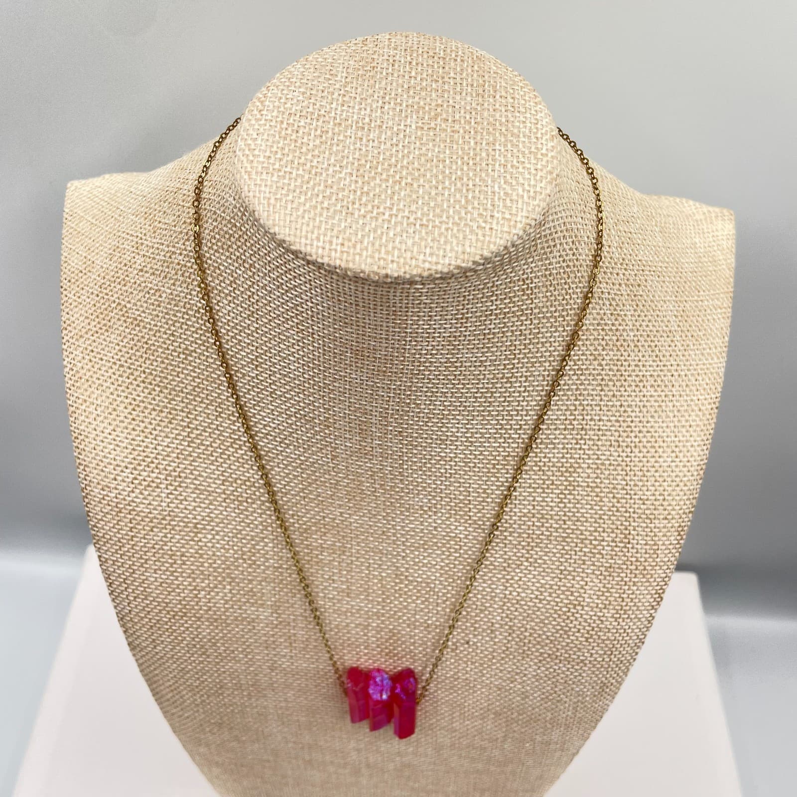 Gold-Tone Iridescent Sheen Raw Quartz Crystal Points Pendant Push Lock Necklace - Thumbnail 4