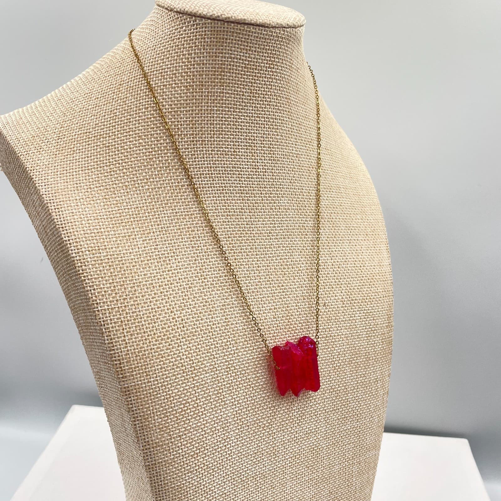 Gold-Tone Iridescent Sheen Raw Quartz Crystal Points Pendant Push Lock Necklace - Thumbnail 5