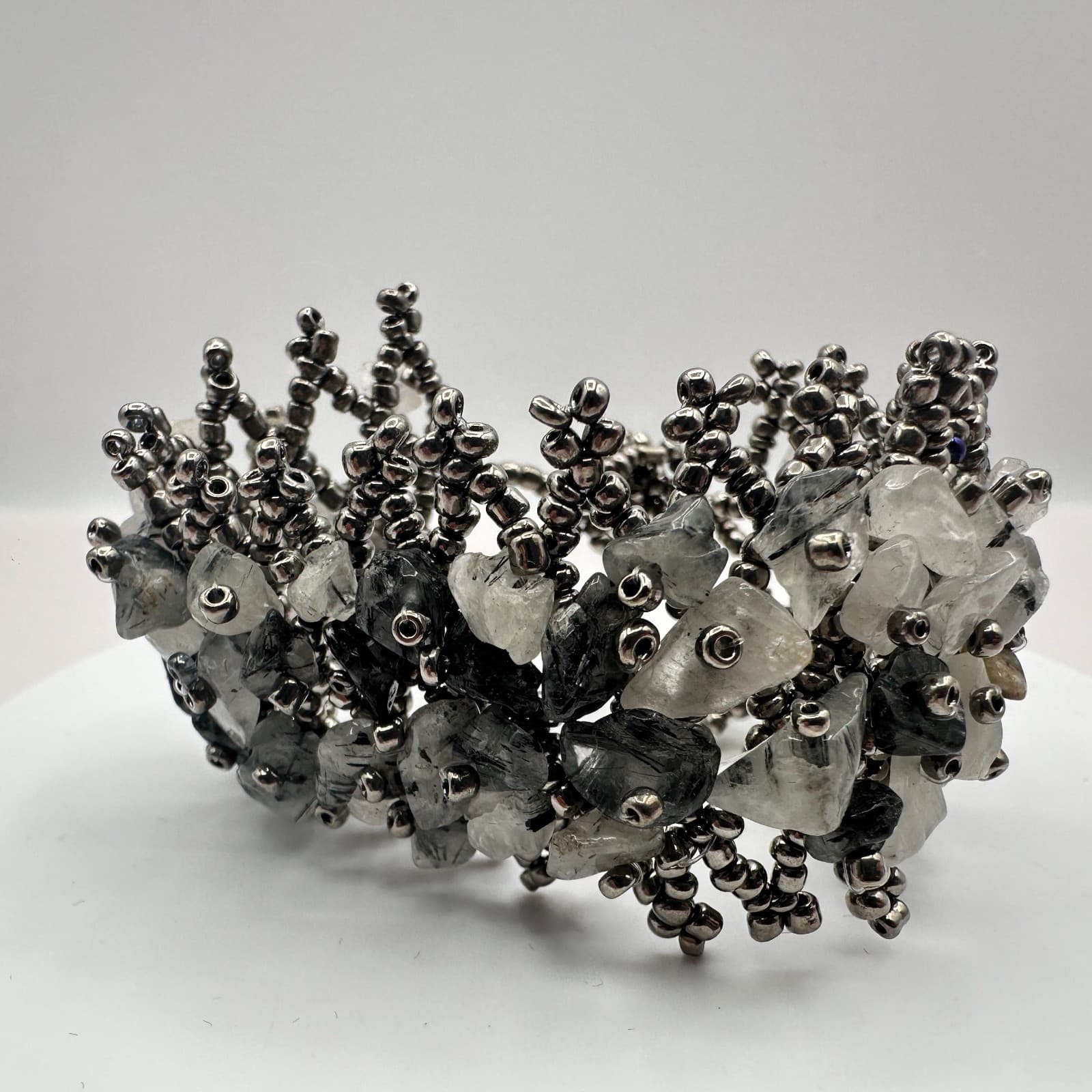 Vintage 80s Quartz Statement Cuff Woven Silver Tone Seed Bead Amulet Jewelry - Thumbnail 4