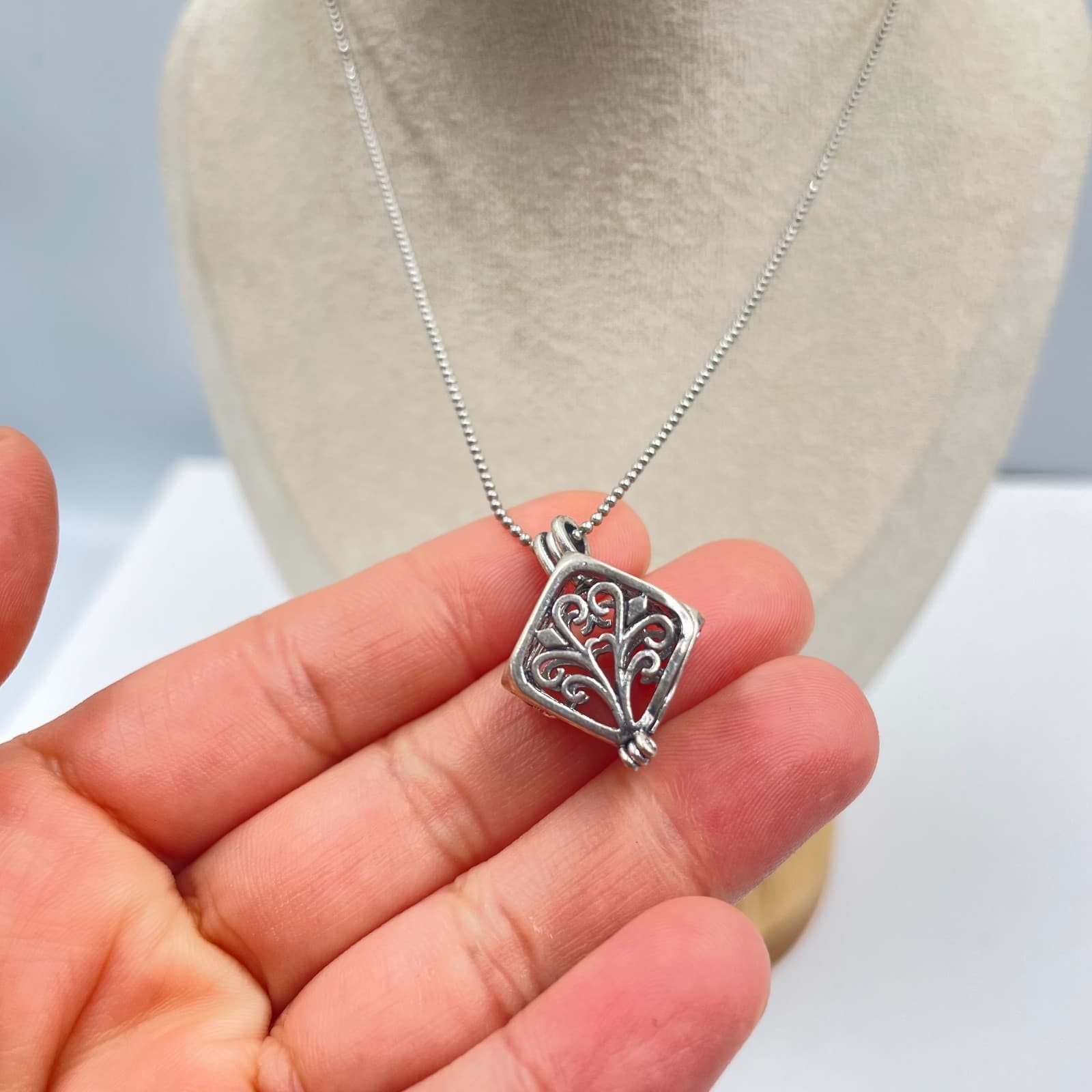 Hobby-Theme Silver-Tone Delicate Chain Intricate Cubic Filigree Pendant Necklace - Thumbnail 3