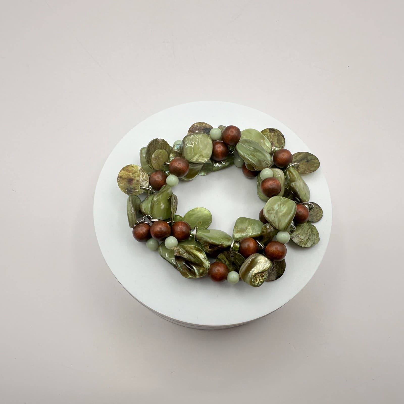 Vintage 80s Pearl Shell Bracelet Green Wood Beads Chunky Stretch Classic Jewelry - Thumbnail 6