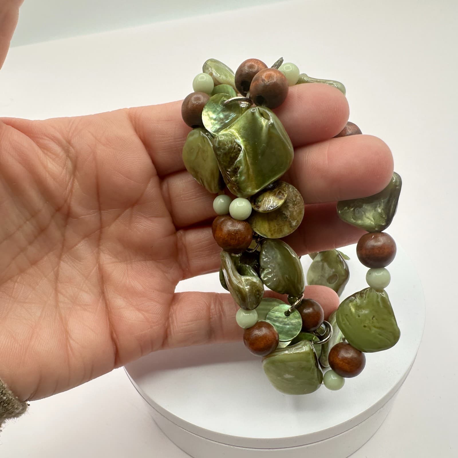 Vintage 80s Pearl Shell Bracelet Green Wood Beads Chunky Stretch Classic Jewelry - Thumbnail 7