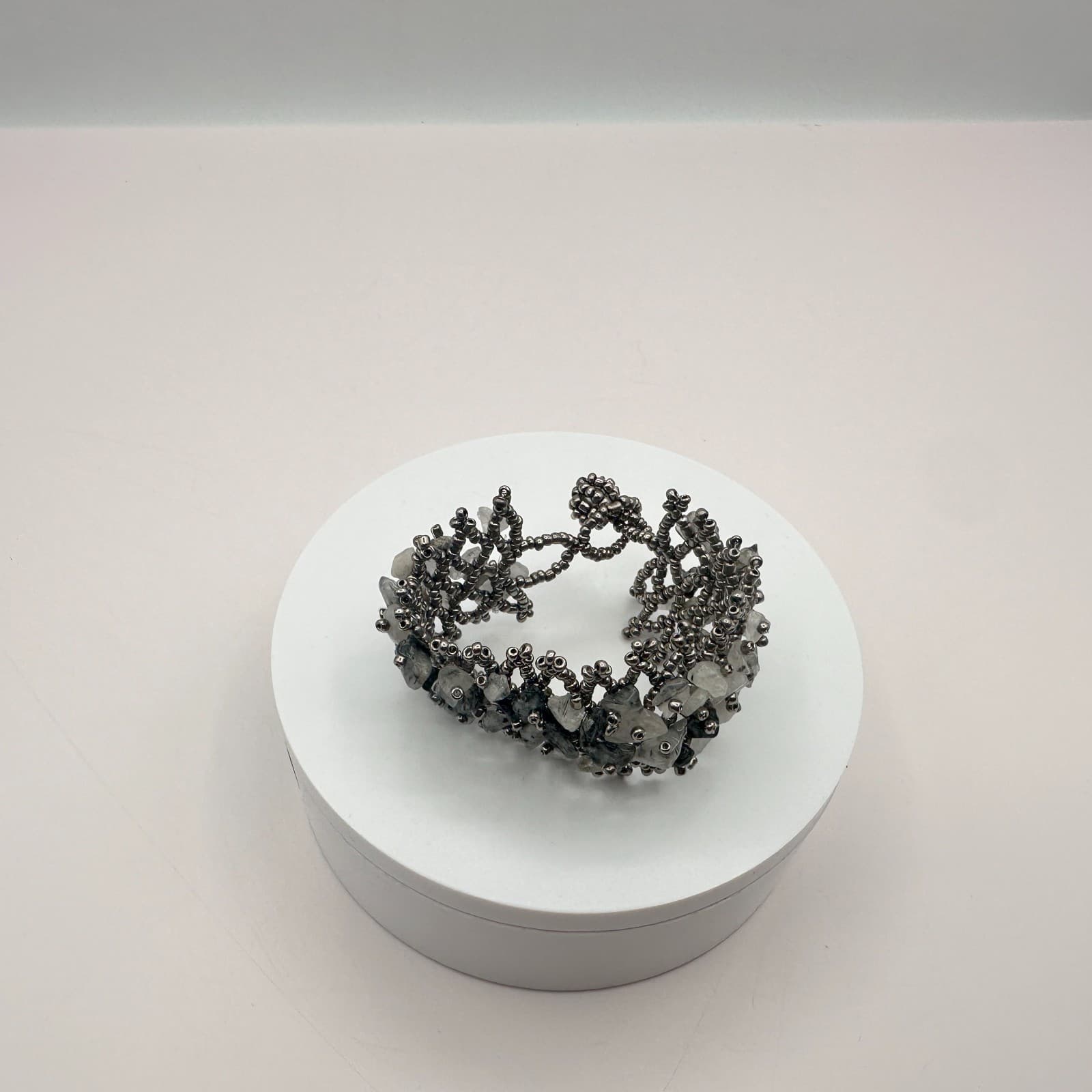 Vintage 80s Quartz Statement Cuff Woven Silver Tone Seed Bead Amulet Jewelry - Thumbnail 5