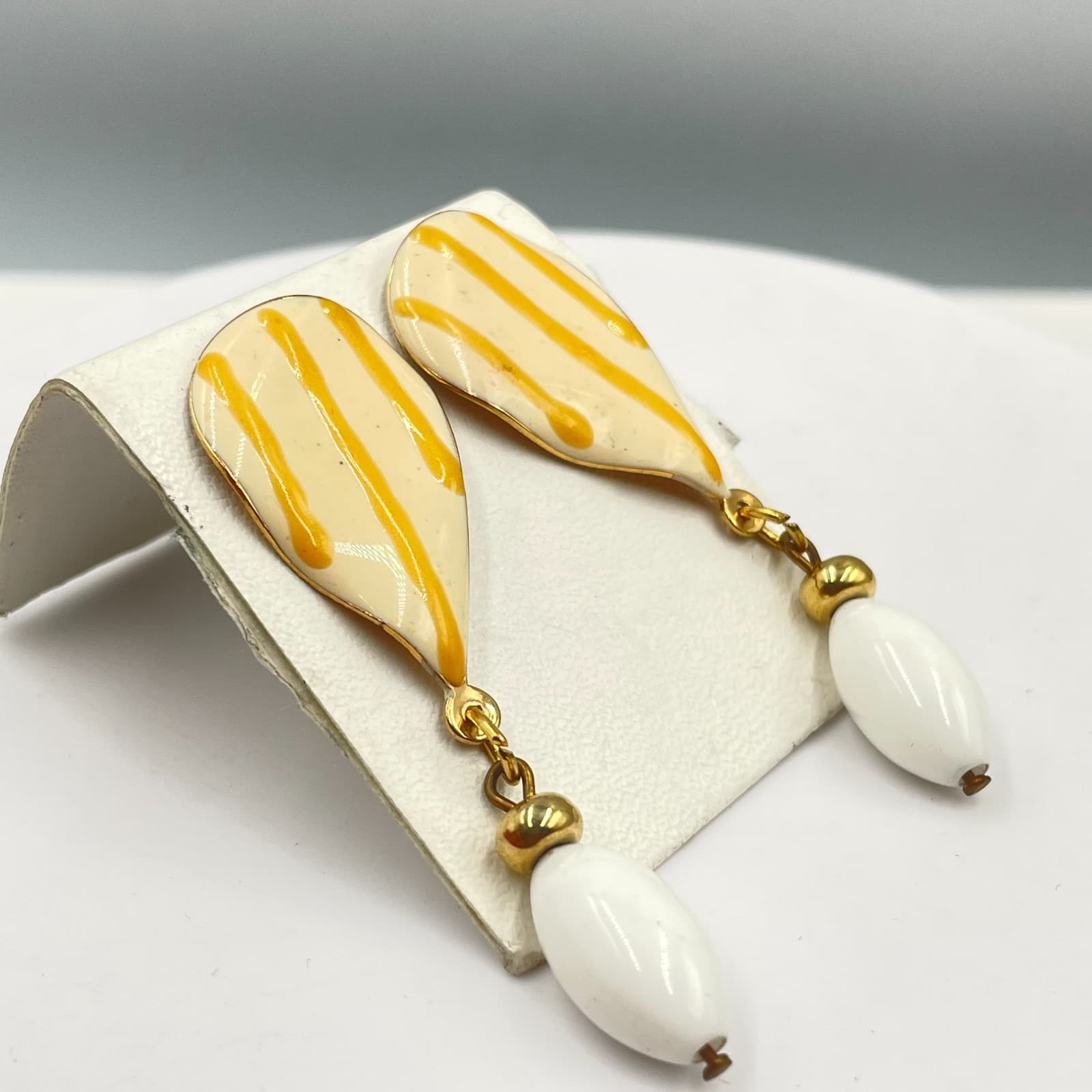 Vintage 1980s Gold-Tone Cream Enamel Striped Teardrop Rice Bead Dangle Earrings - Thumbnail 5
