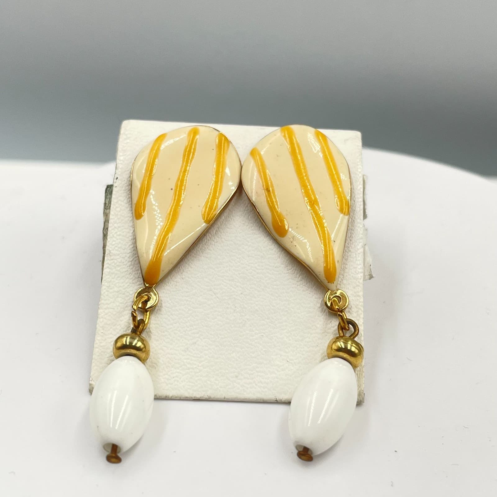 Vintage 1980s Gold-Tone Cream Enamel Striped Teardrop Rice Bead Dangle Earrings - Thumbnail 4