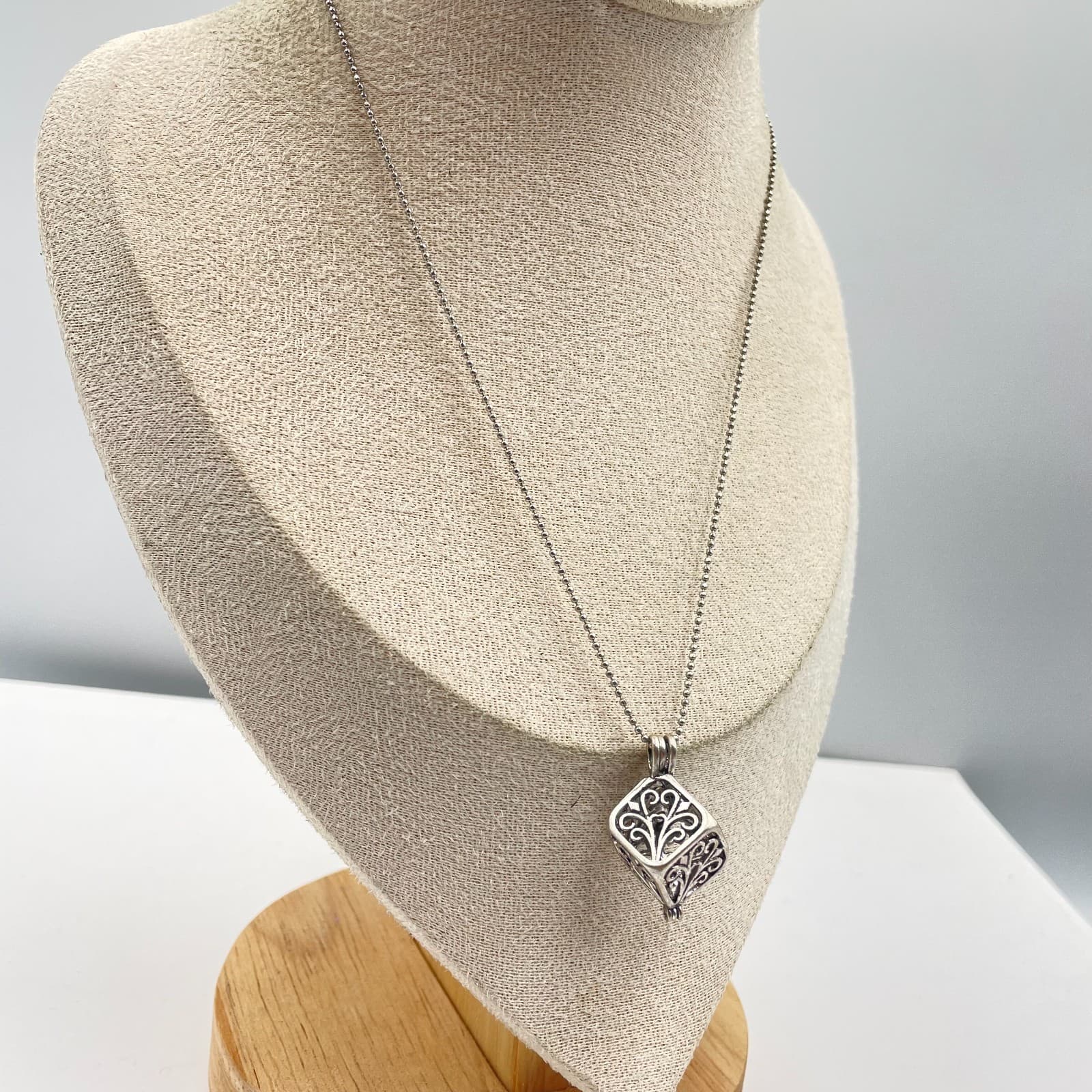 Hobby-Theme Silver-Tone Delicate Chain Intricate Cubic Filigree Pendant Necklace - Thumbnail 5