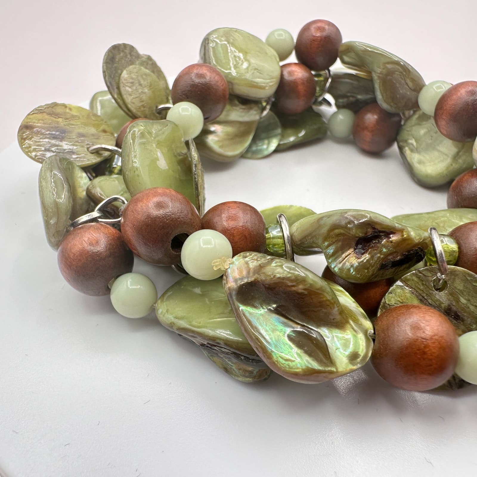 Vintage 80s Pearl Shell Bracelet Green Wood Beads Chunky Stretch Classic Jewelry - Thumbnail 4