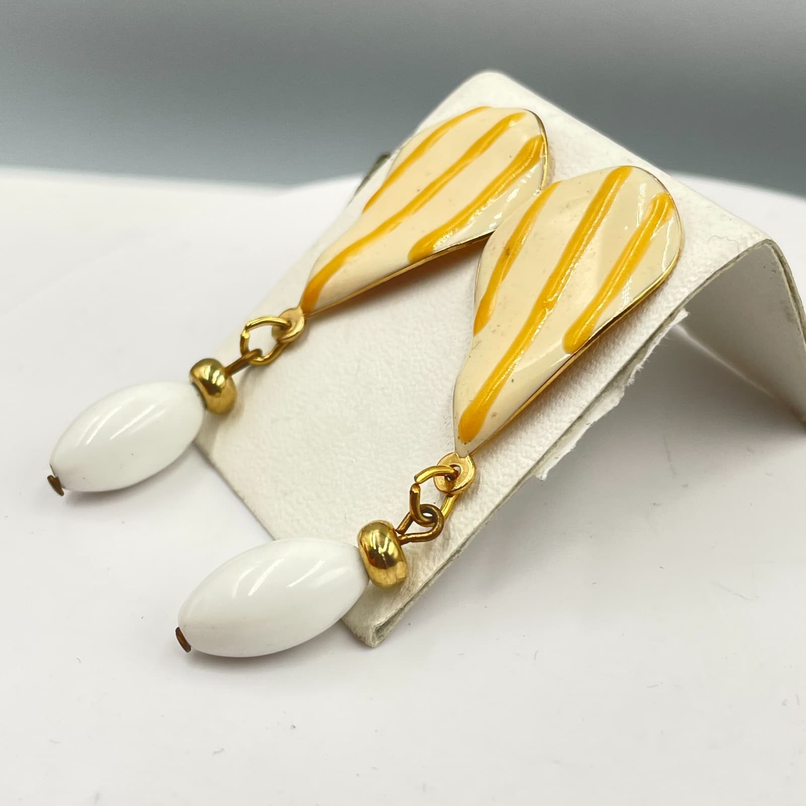 Vintage 1980s Gold-Tone Cream Enamel Striped Teardrop Rice Bead Dangle Earrings - Thumbnail 6