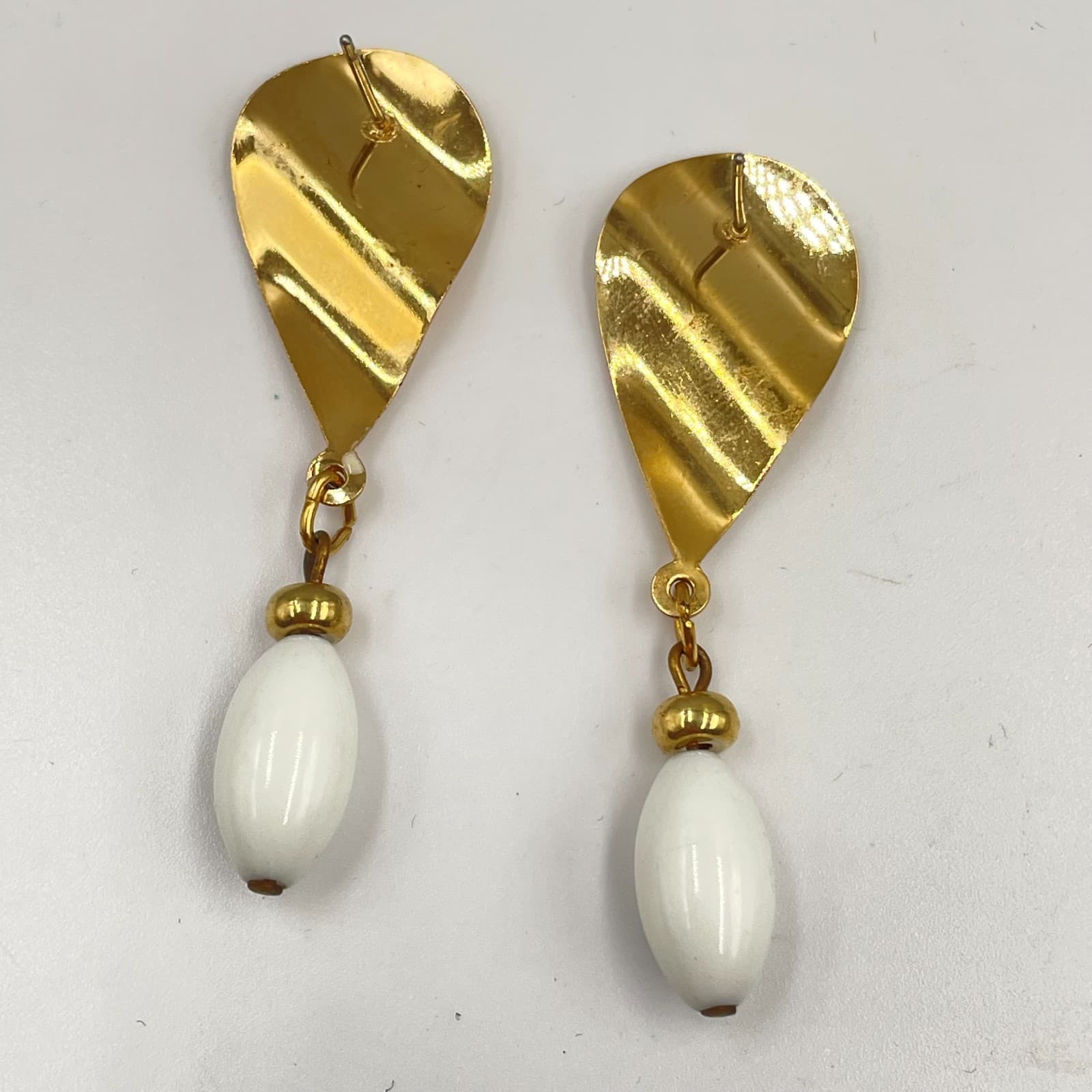 Vintage 1980s Gold-Tone Cream Enamel Striped Teardrop Rice Bead Dangle Earrings - Thumbnail 7