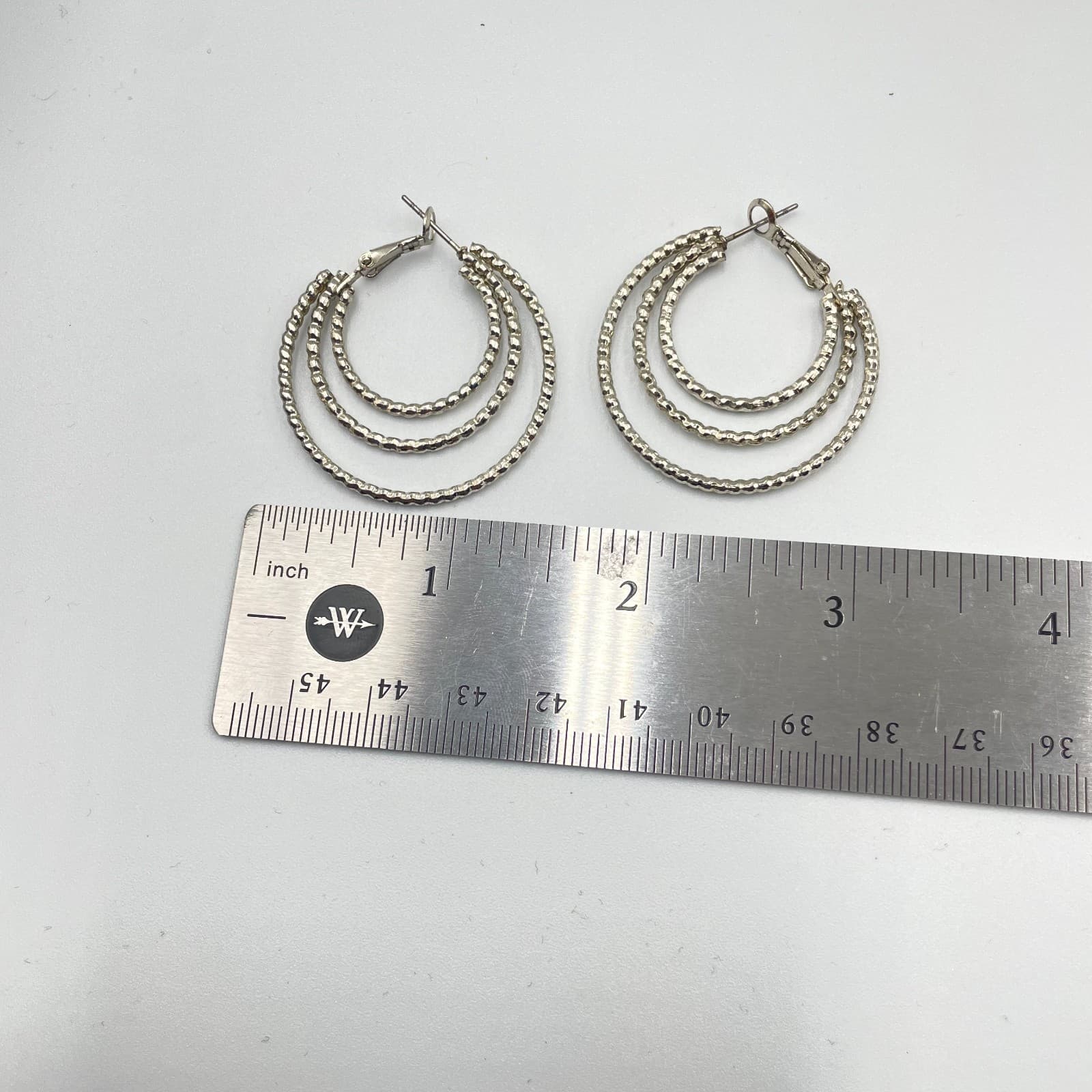 Vintage Silver-Tone Retro Hammered Metal Triple-Tiered Hoop Hinged Clasp Earring - Thumbnail 6