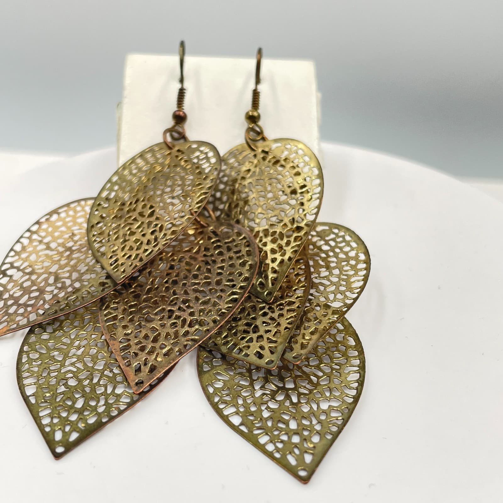 Vintage Gold-Tone Laser-Cut Filigree Cluster Leaf Cascade Dangle Drop Earrings - Thumbnail 2