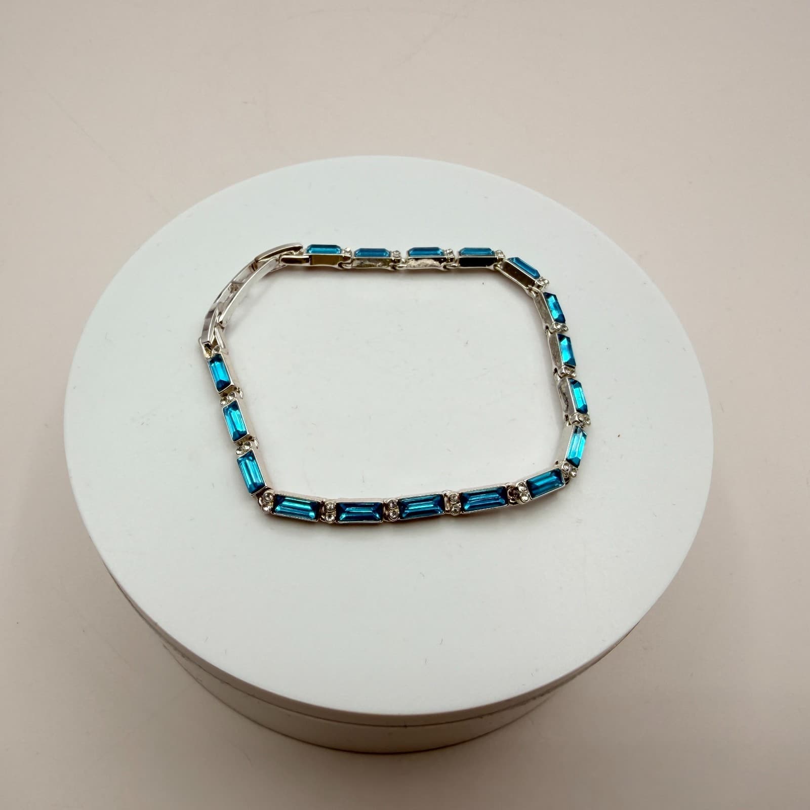 Vintage 90s SilverTone Blue Glass Baguette Link Bracelet Fashion Women's Jewelry - Thumbnail 5
