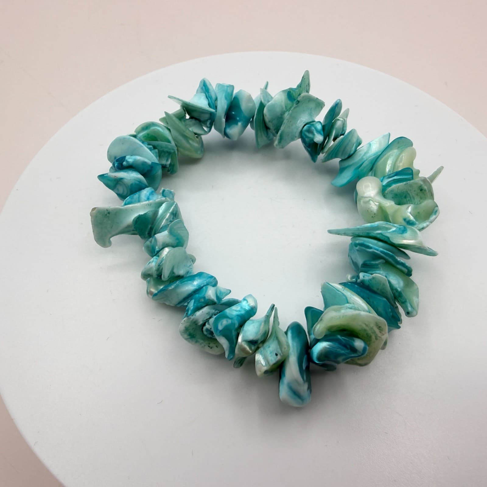 Vintage 90s Mother of Pearl Shell Chip Stretch Bracelet Women's Classic Jewelry - Thumbnail 3