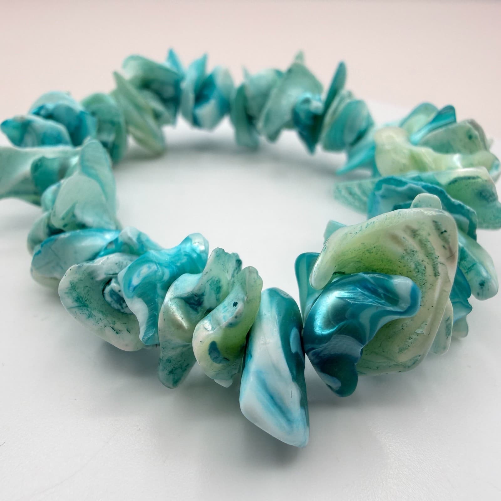 Vintage 90s Mother of Pearl Shell Chip Stretch Bracelet Women's Classic Jewelry - Thumbnail 4