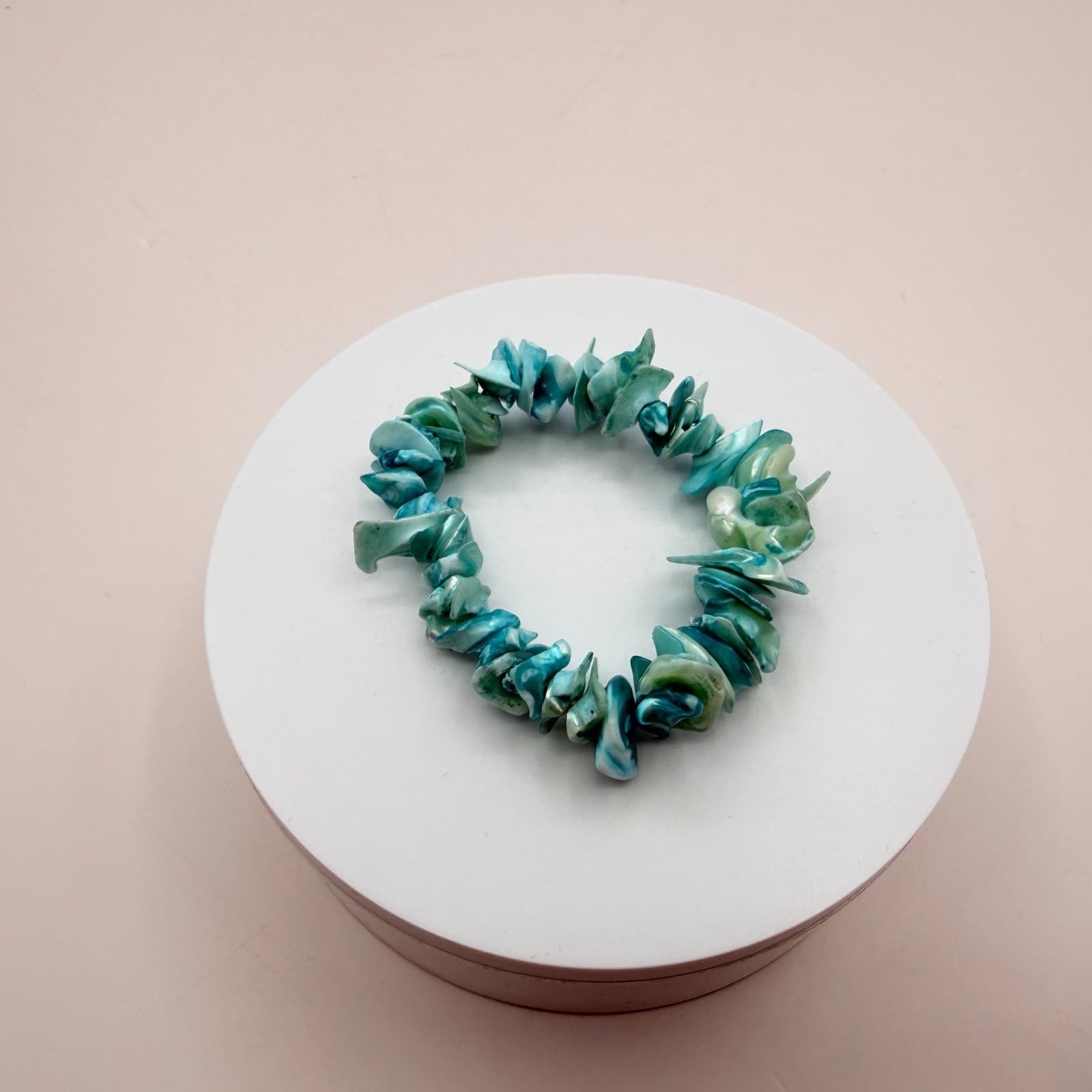 Vintage 90s Mother of Pearl Shell Chip Stretch Bracelet Women's Classic Jewelry - Thumbnail 6