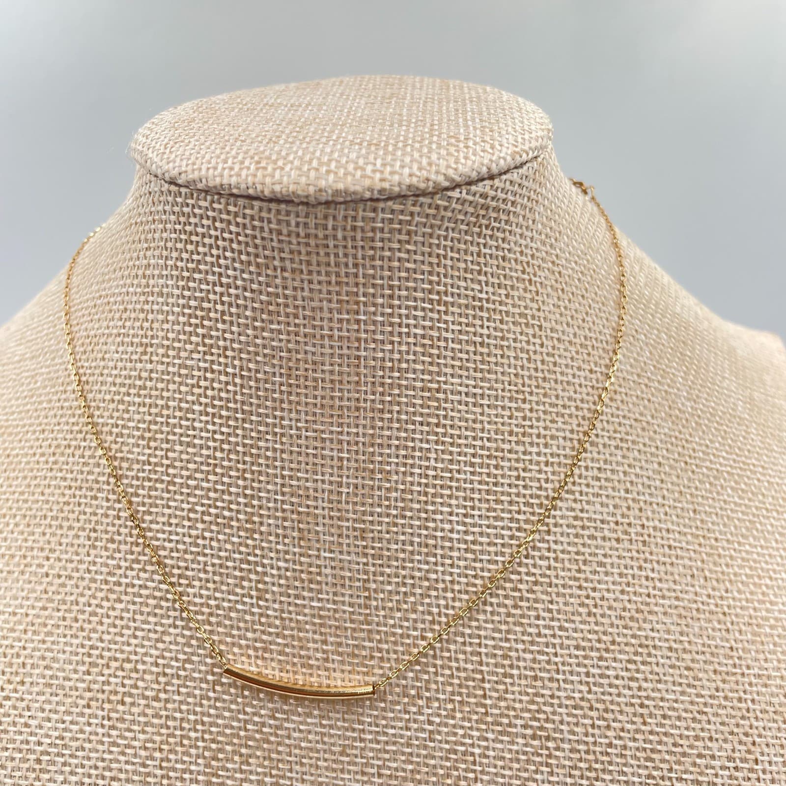 Contemporary Gold-Tone Classic Fashion Oval Chain Bar Pendant Lobster Necklace - Image 1