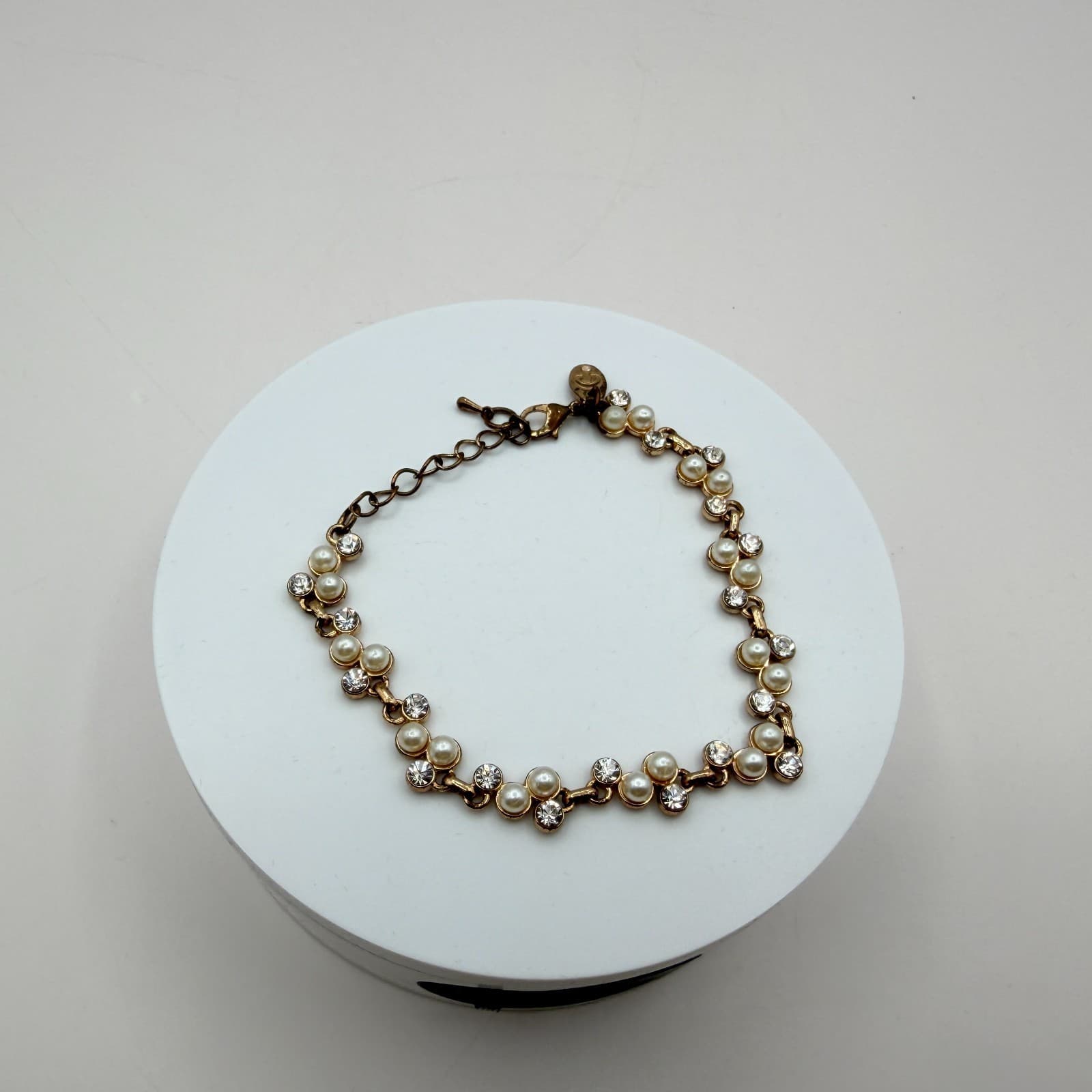 Vintage Y2K Charming Charlie Gold Tone Faux Pearl Clear Glass Bracelet Jewelry - Thumbnail 2