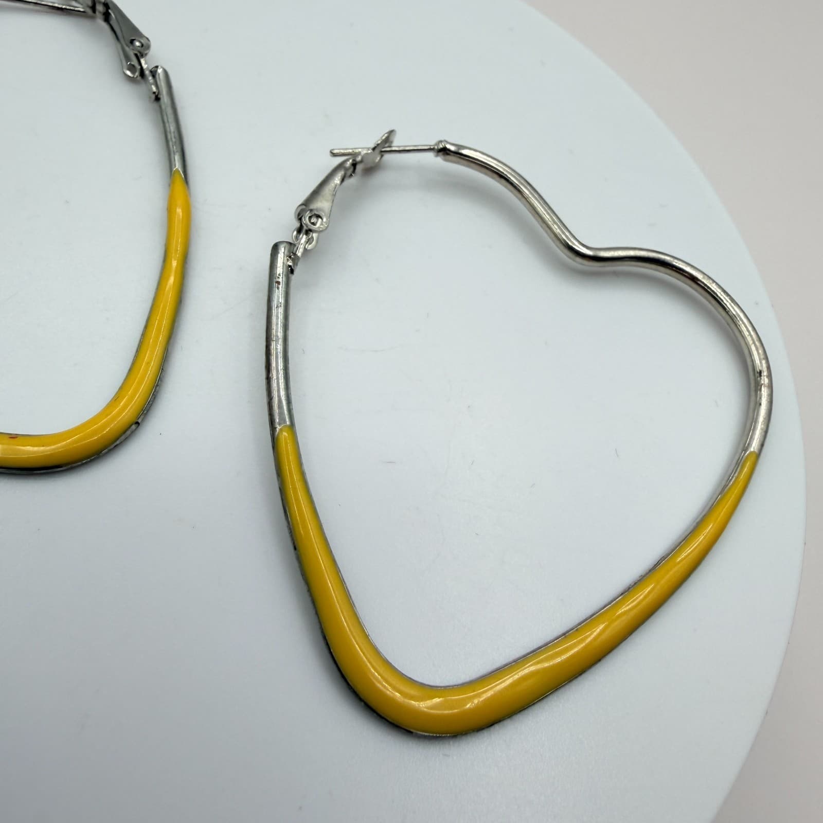 Vintage 90s Silver Tone Black Yellow Enamel Heart Hoop Earrings Women's Jewelry - Thumbnail 5