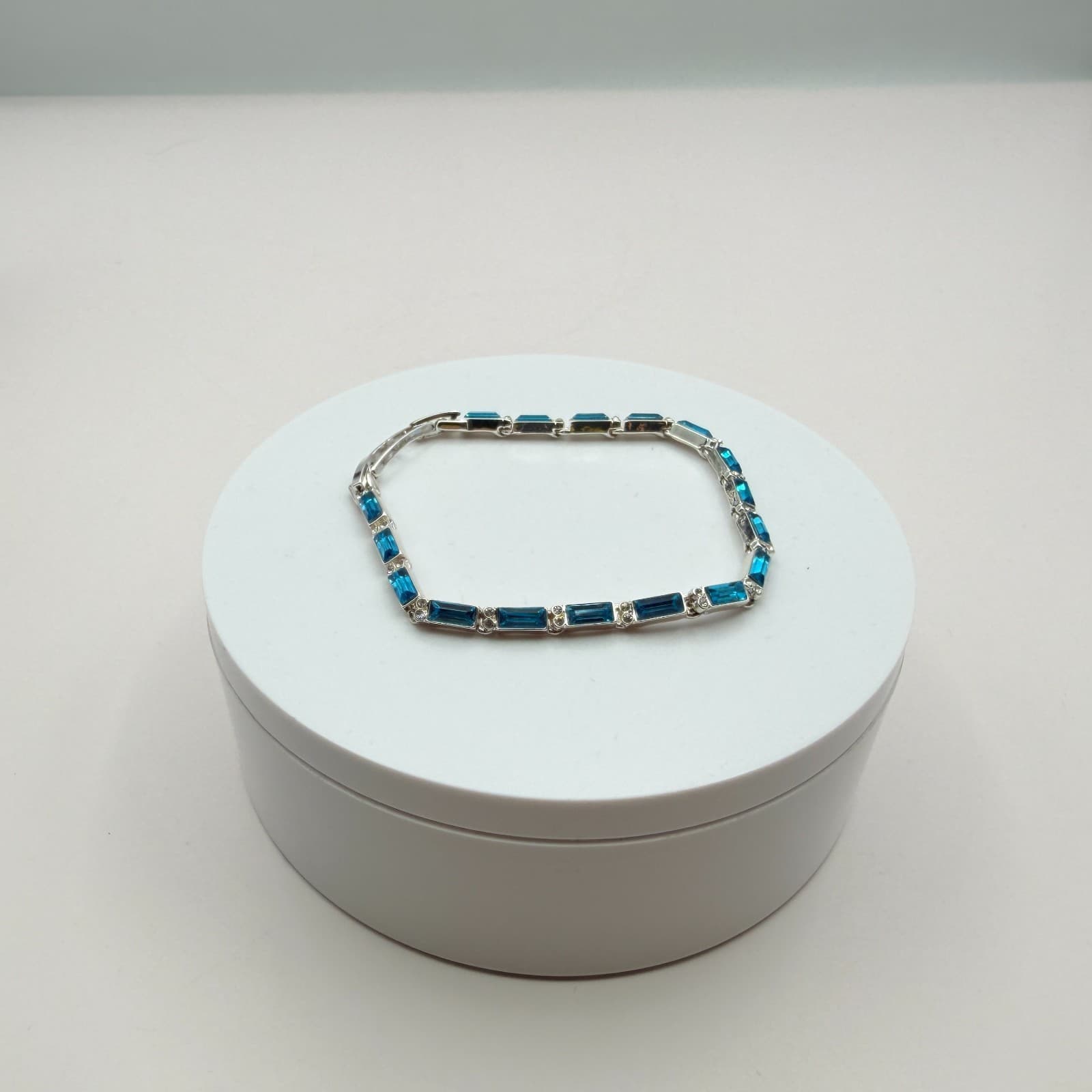 Vintage 90s SilverTone Blue Glass Baguette Link Bracelet Fashion Women's Jewelry - Thumbnail 6