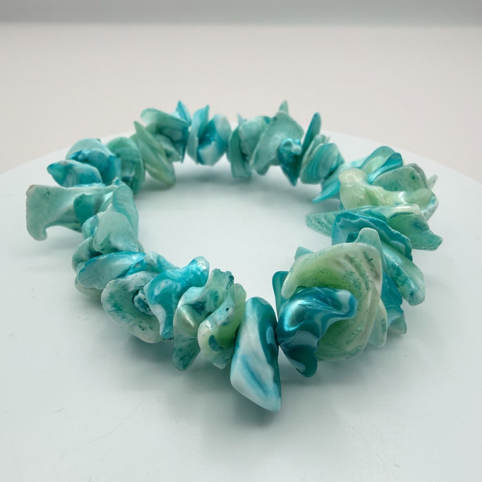 Vintage 90s Mother of Pearl Shell Chip Stretch Bracelet Women's Classic Jewelry - Image 1