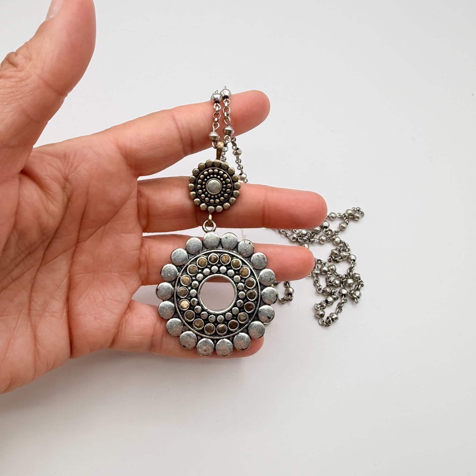 Vintage 90s Silver Tone Sunburst Medallion Pendant Necklace Boho Fashion Jewelry - Thumbnail 9