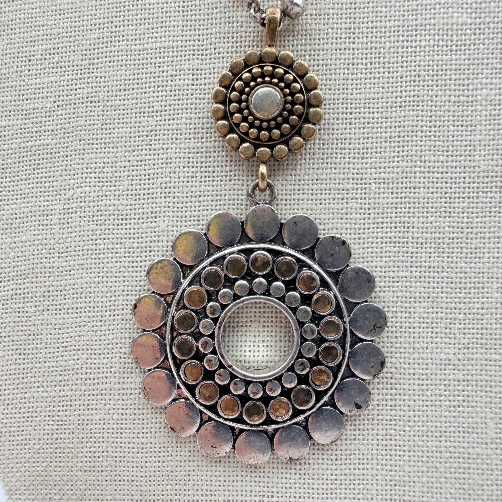 Vintage 90s Silver Tone Sunburst Medallion Pendant Necklace Boho Fashion Jewelry - Thumbnail 4